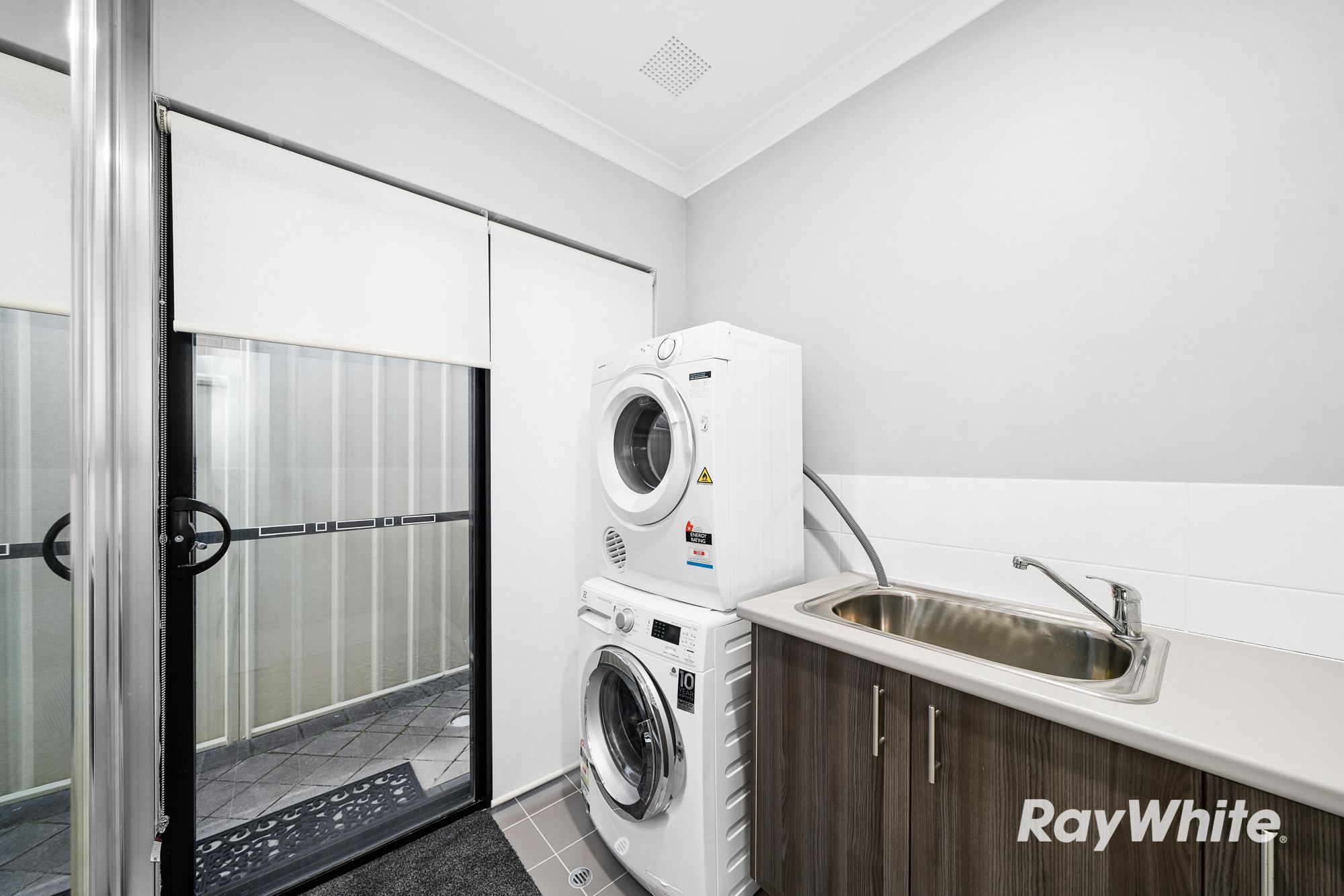 15 Finchley Crescent — photo 19 of 29