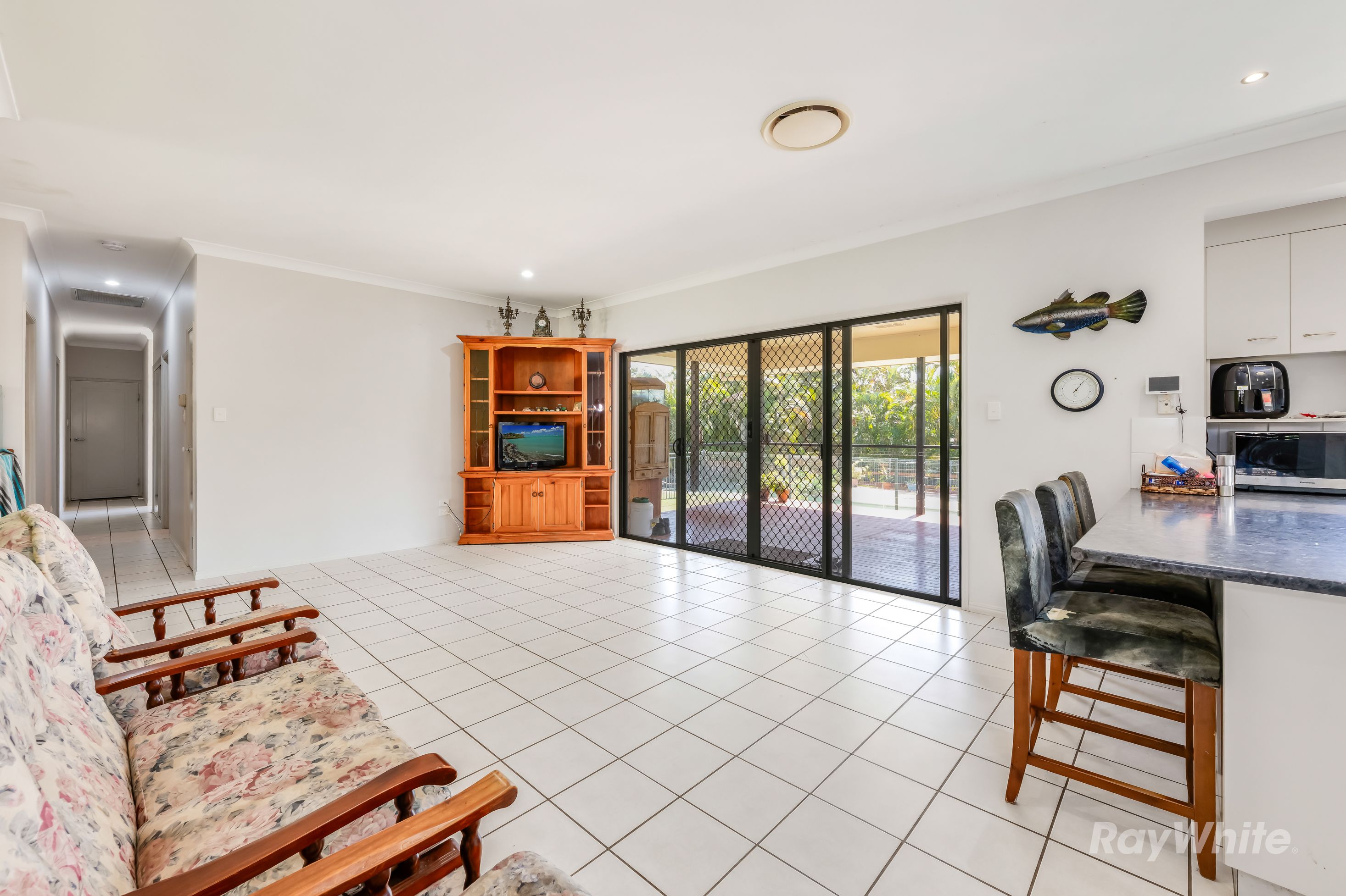 13 Raewood Close — photo 10 of 30