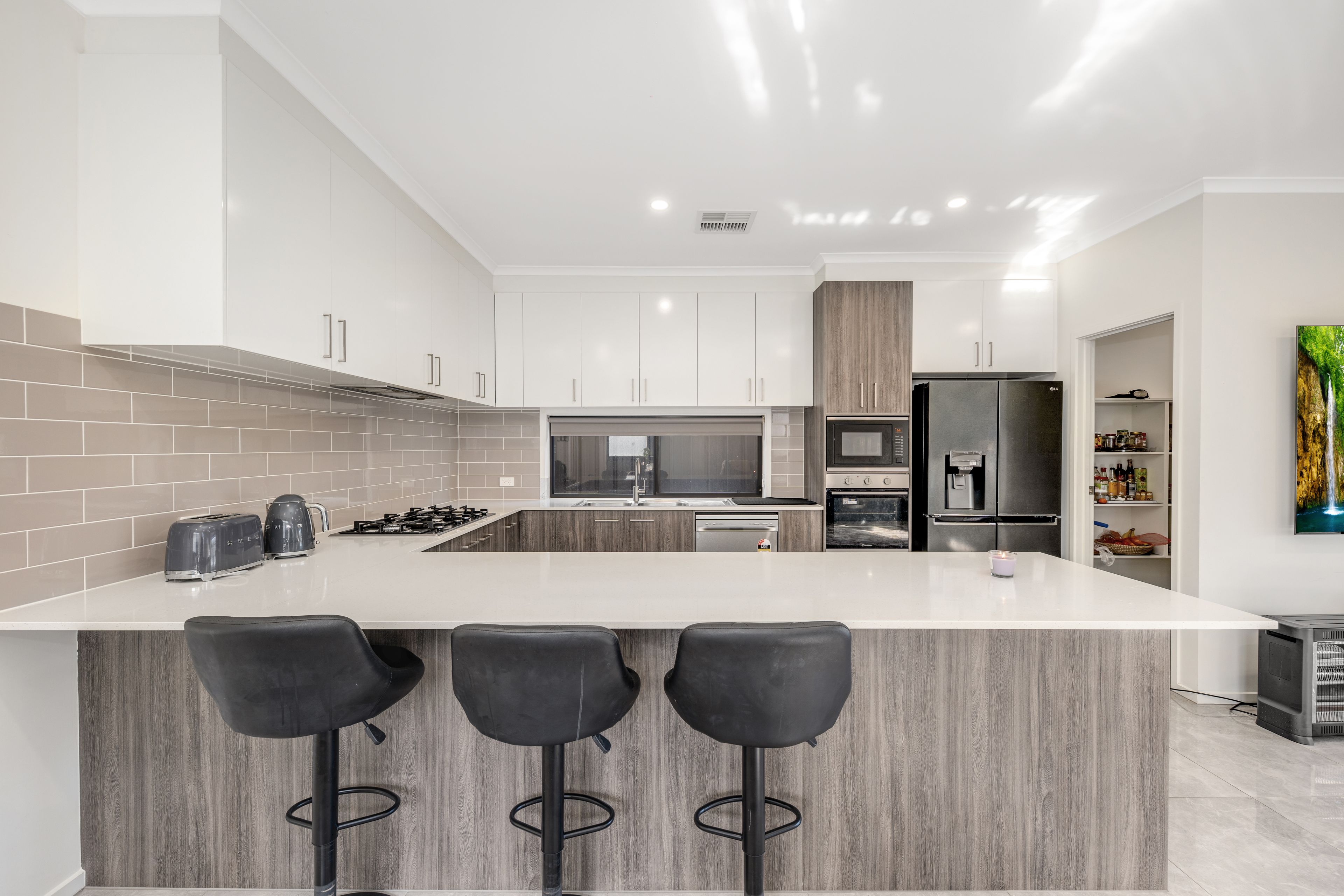 Sleek Modern Luxury — photo 5 of 23