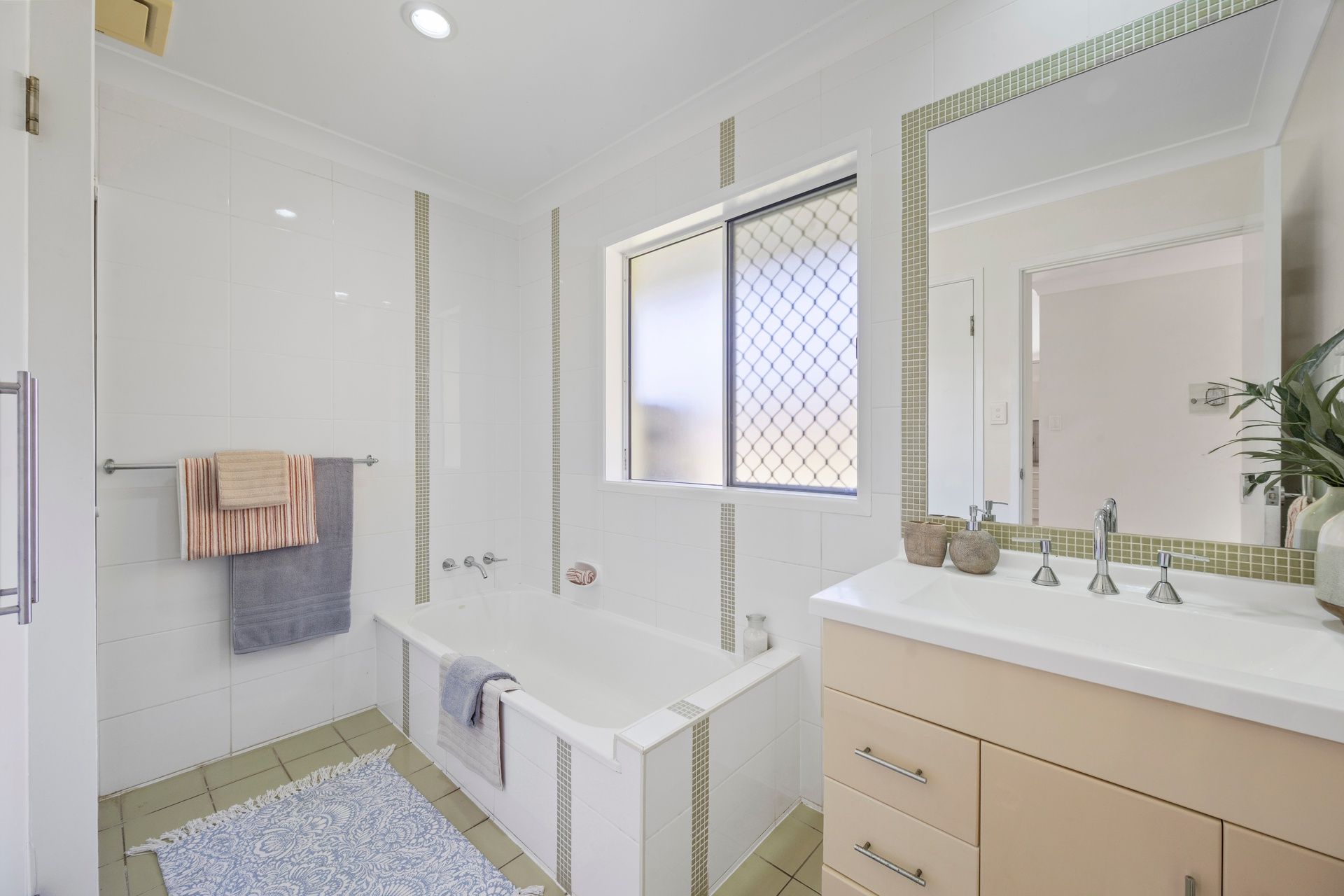 4 Macedon Court — photo 11 of 16