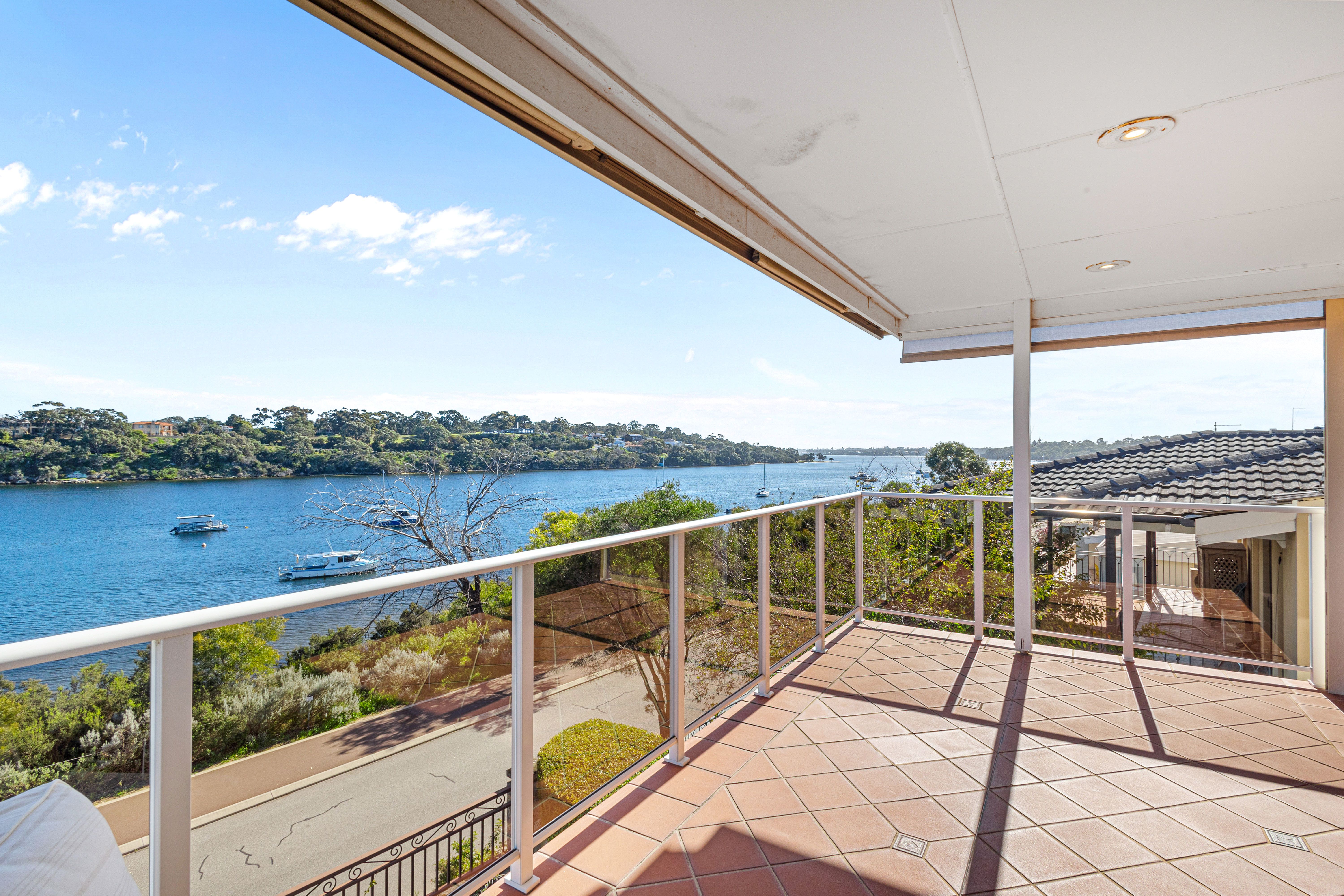46 Blackwall Reach Parade — photo 3 of 26