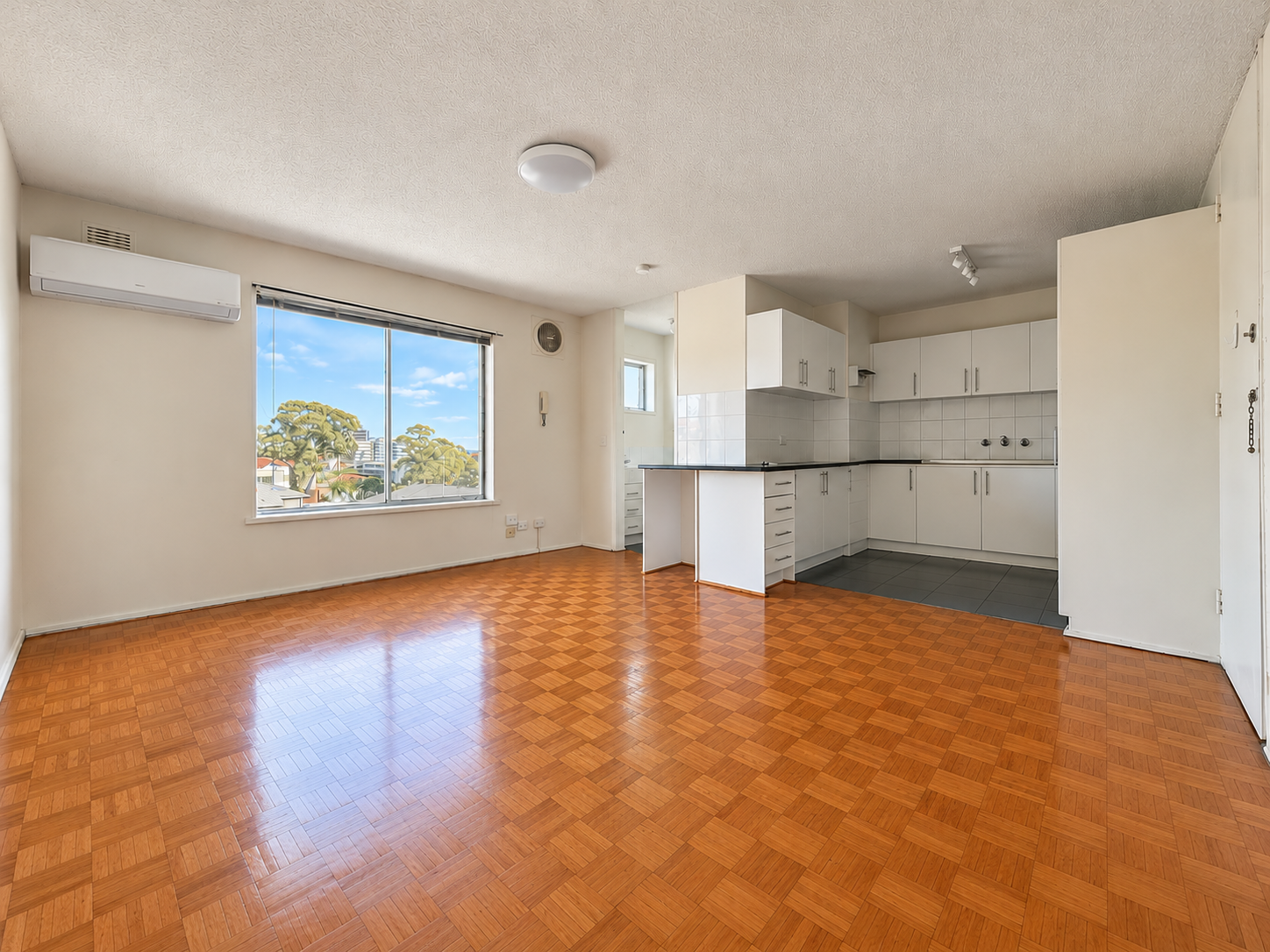 41/11-13 Cooma Street — photo 3 of 13