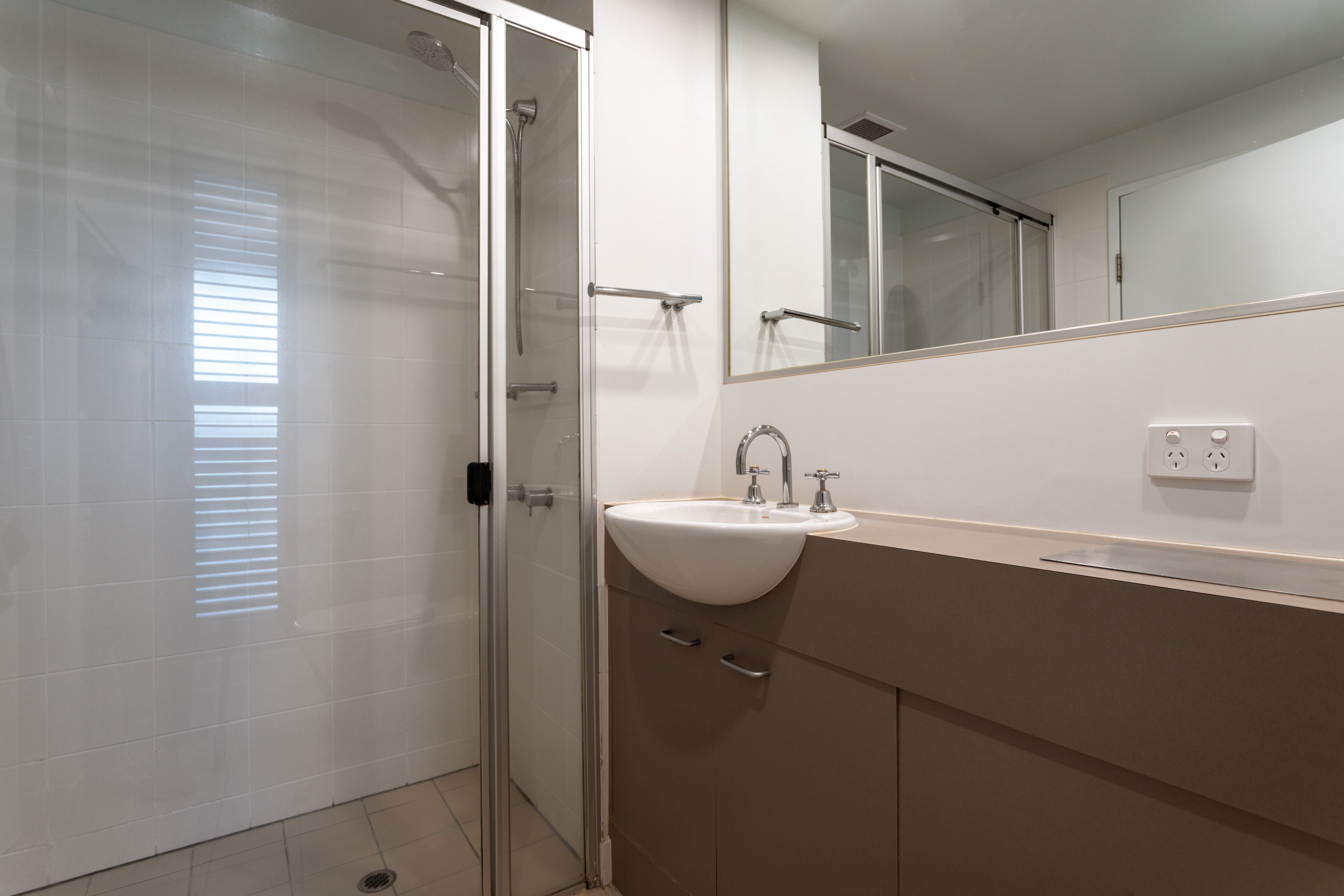 Top Floor/71 Beeston Street — photo 7 of 24