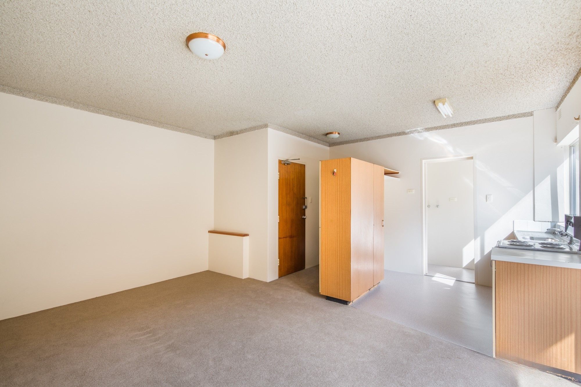 1/54 Oaks Avenue — photo 2 of 5