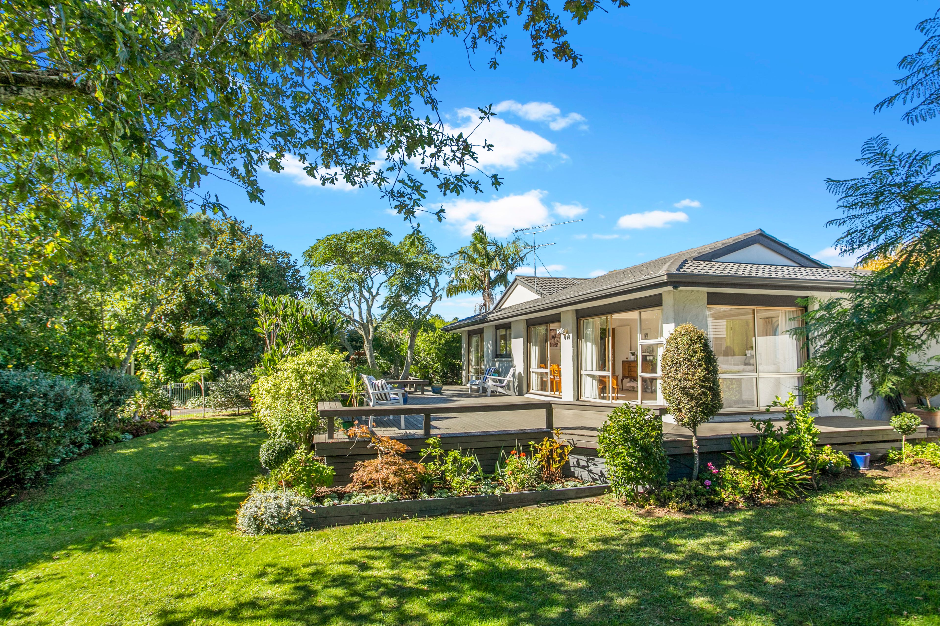 126 Bramley Drive, Farm Cove, Manukau City