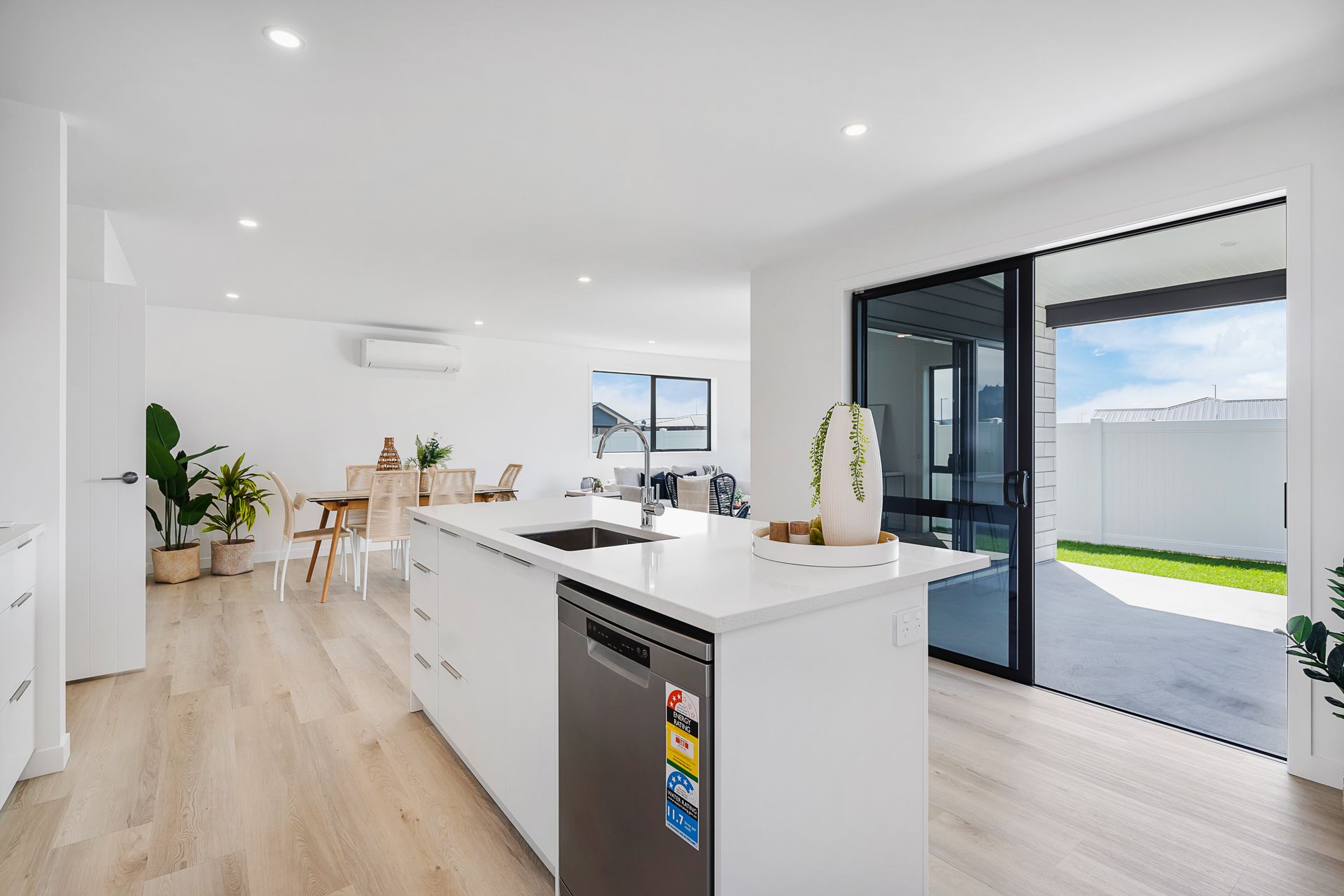 19 Te Piriti Road, One Tree Point, – Home For Sale • Ray White New Zealand