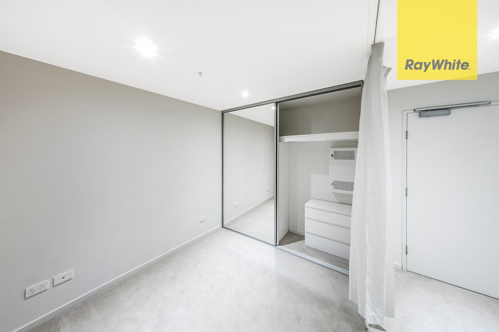 1120/45 Macquarie Street — photo 4 of 14