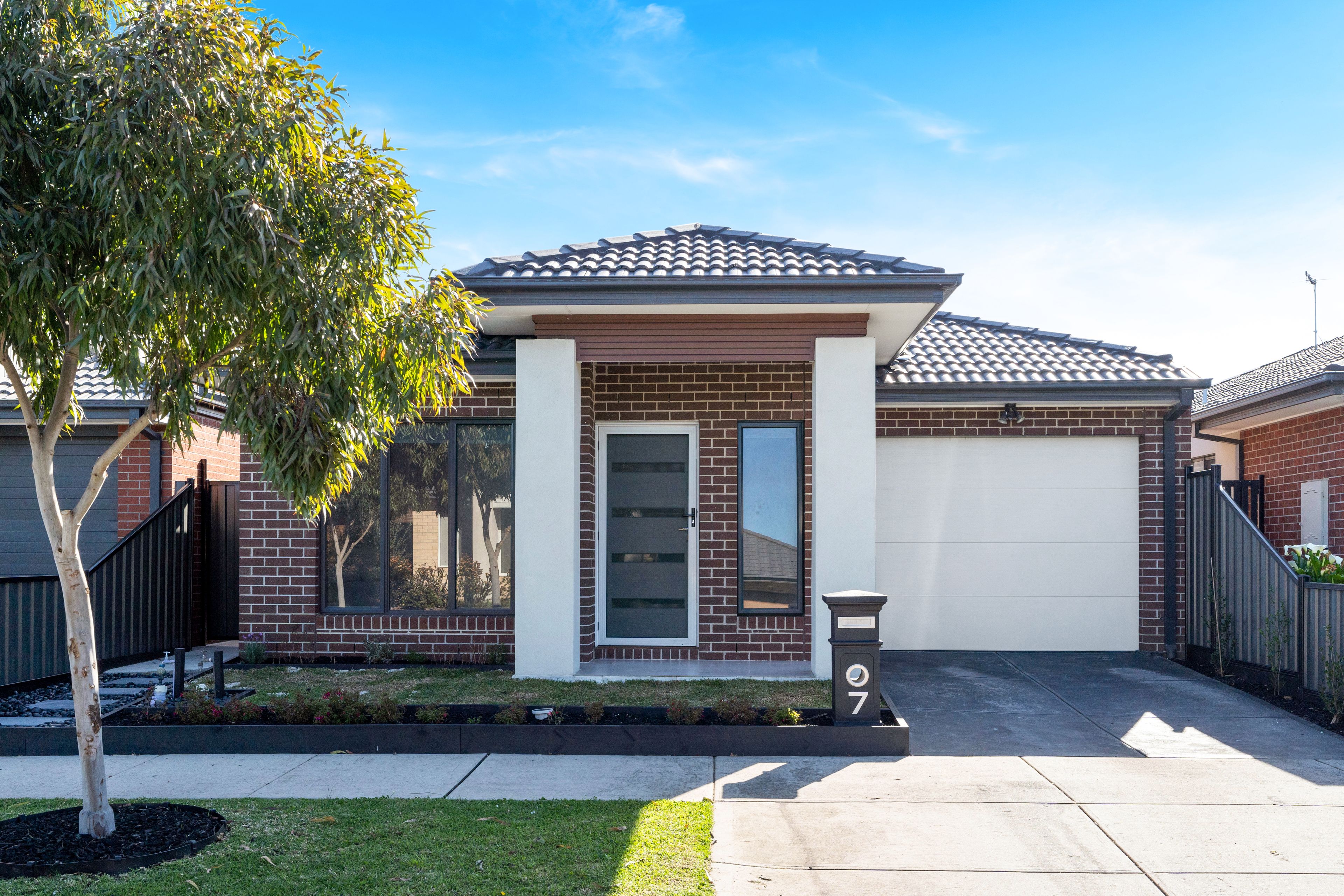 7 Angophora Crescent — photo from Ray White Craigieburn