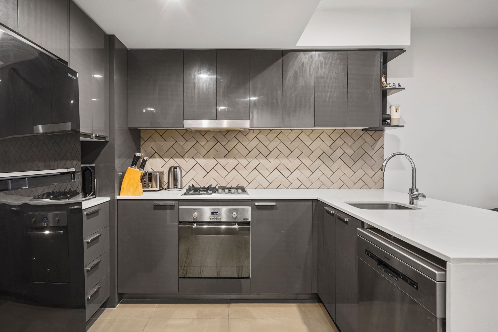 1606/35 Burdett Street — photo 3 of 12