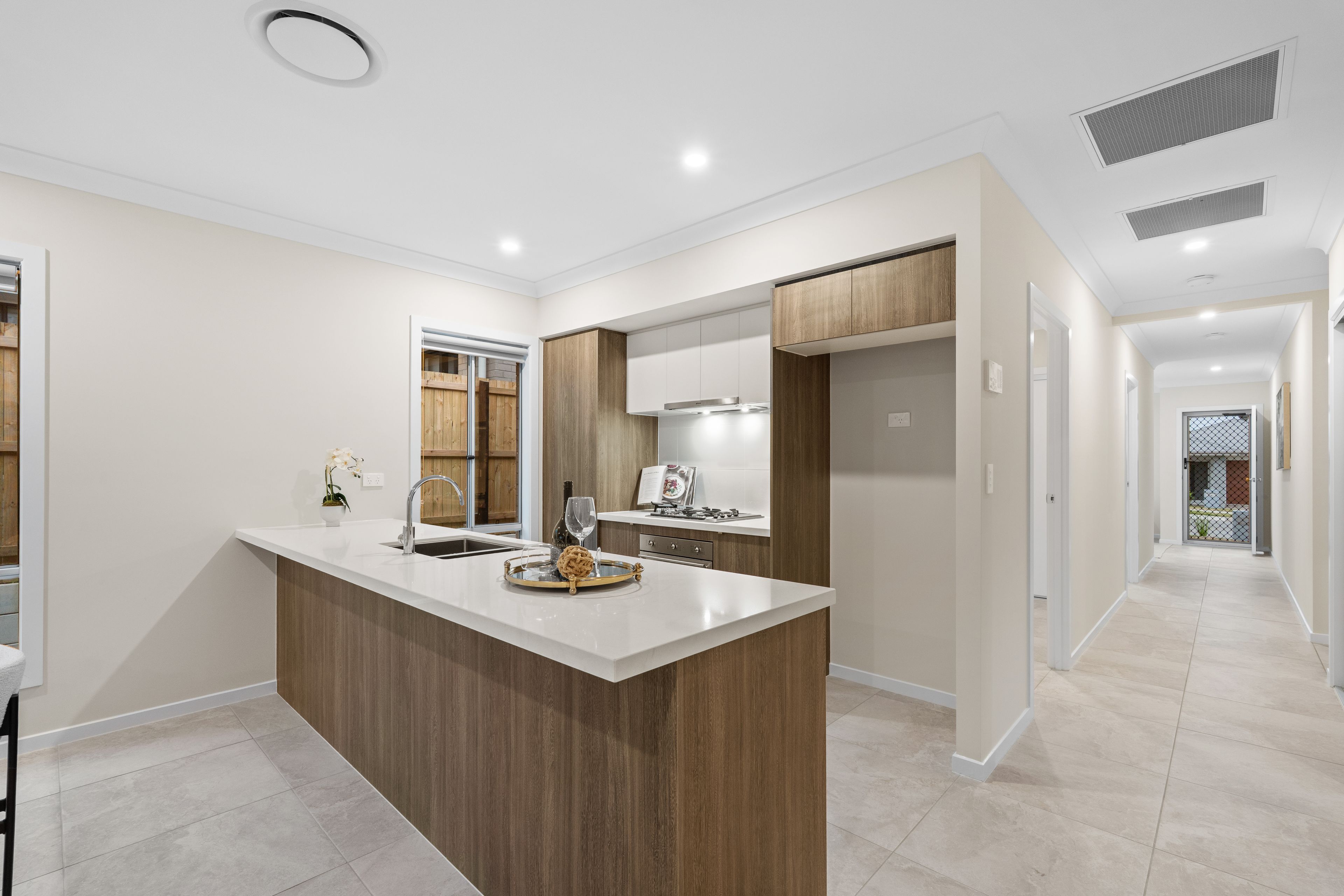 48 Suncrest Mews — photo 8 of 28
