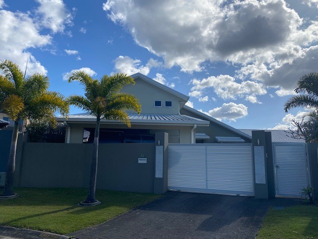 16 Bedara Court, Mermaid Waters, QLD 4218