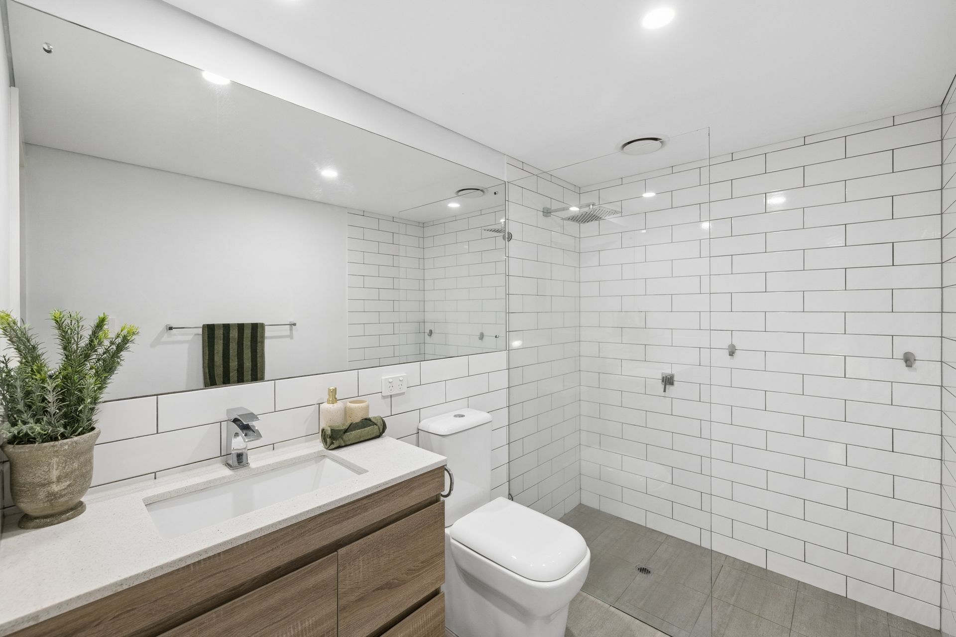 1/280 Charles Street — photo 17 of 27