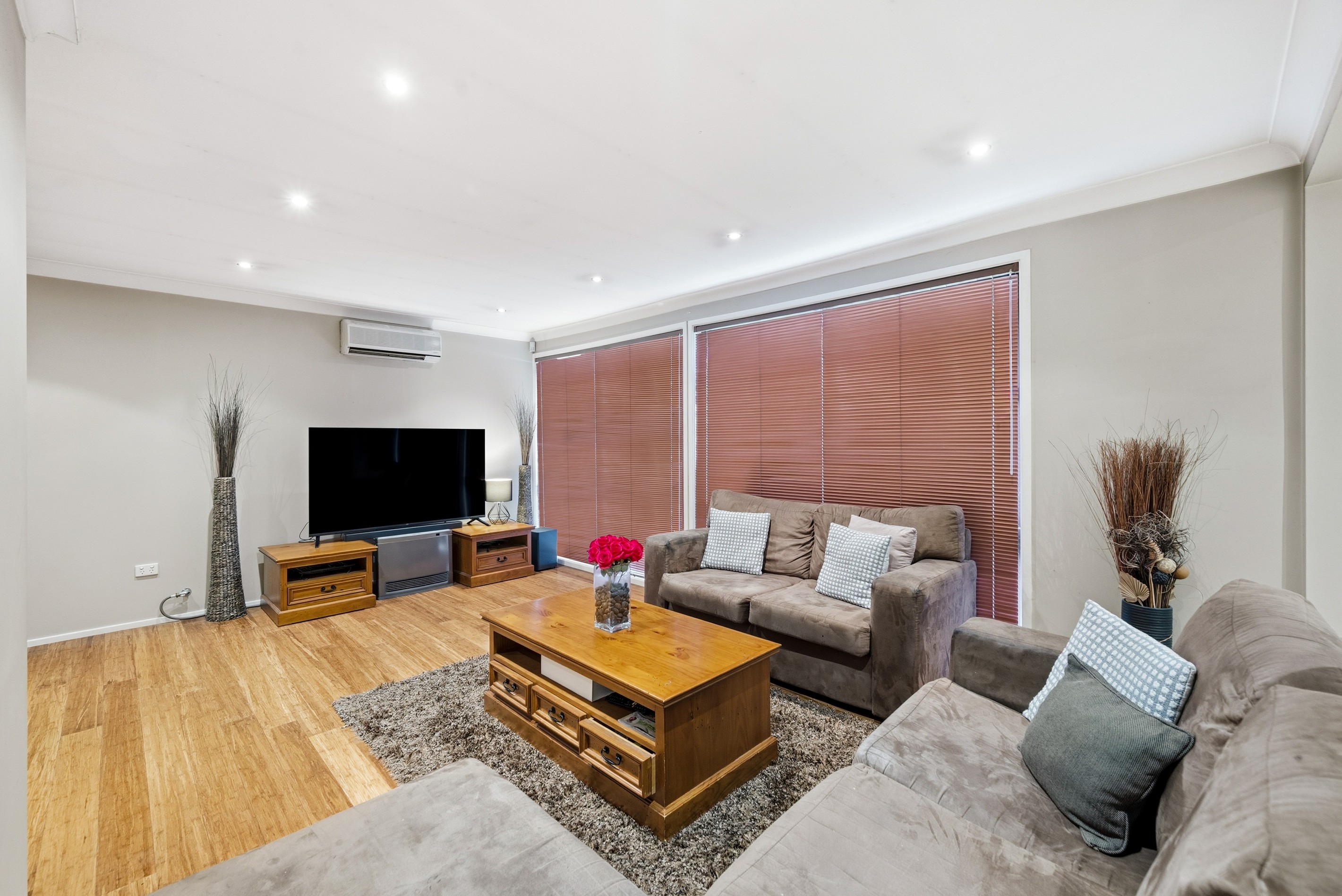 37 Rutherglen Drive, St Andrews, NSW 2566
