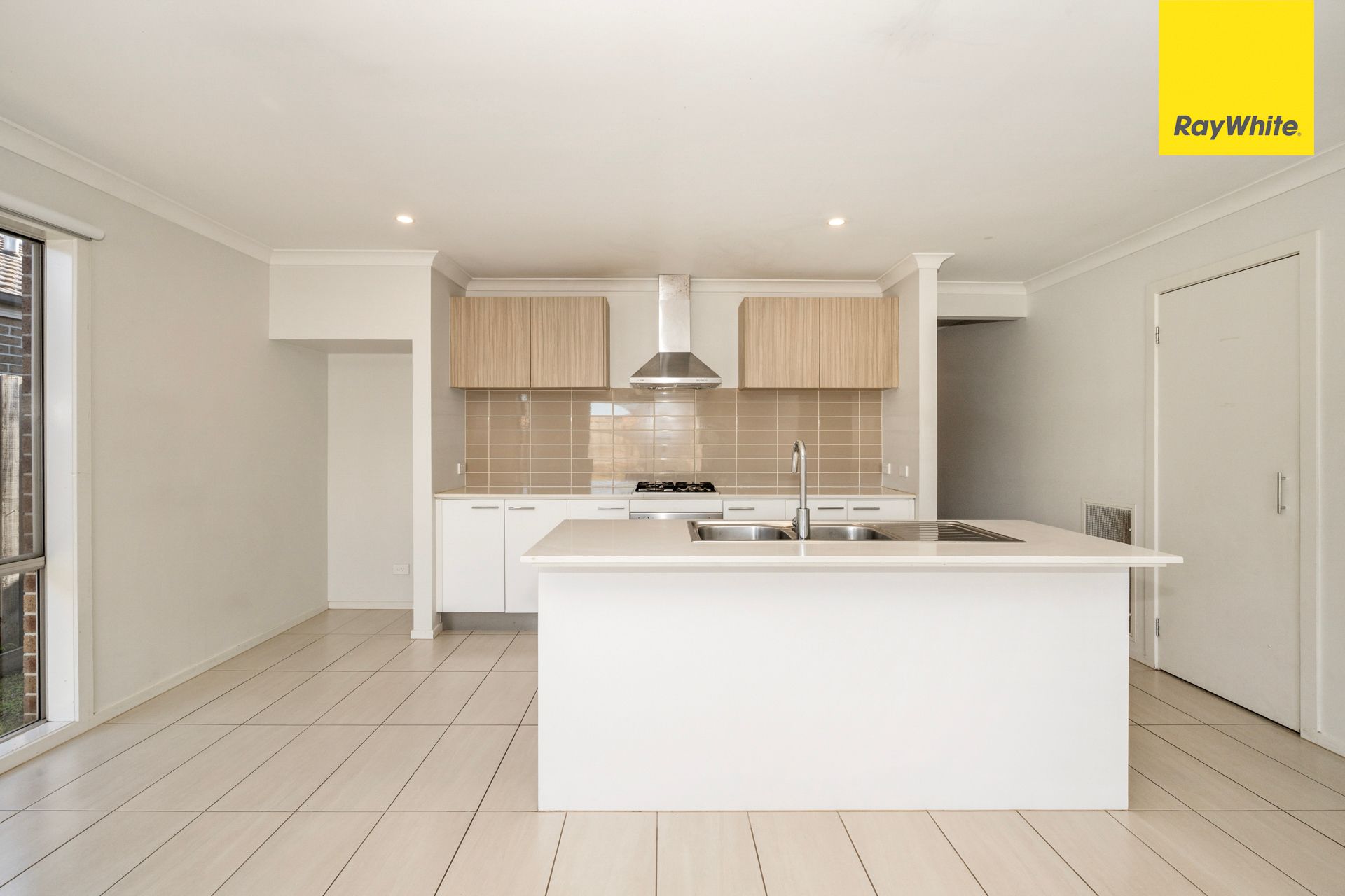 13 Leon Drive — photo 6 of 13