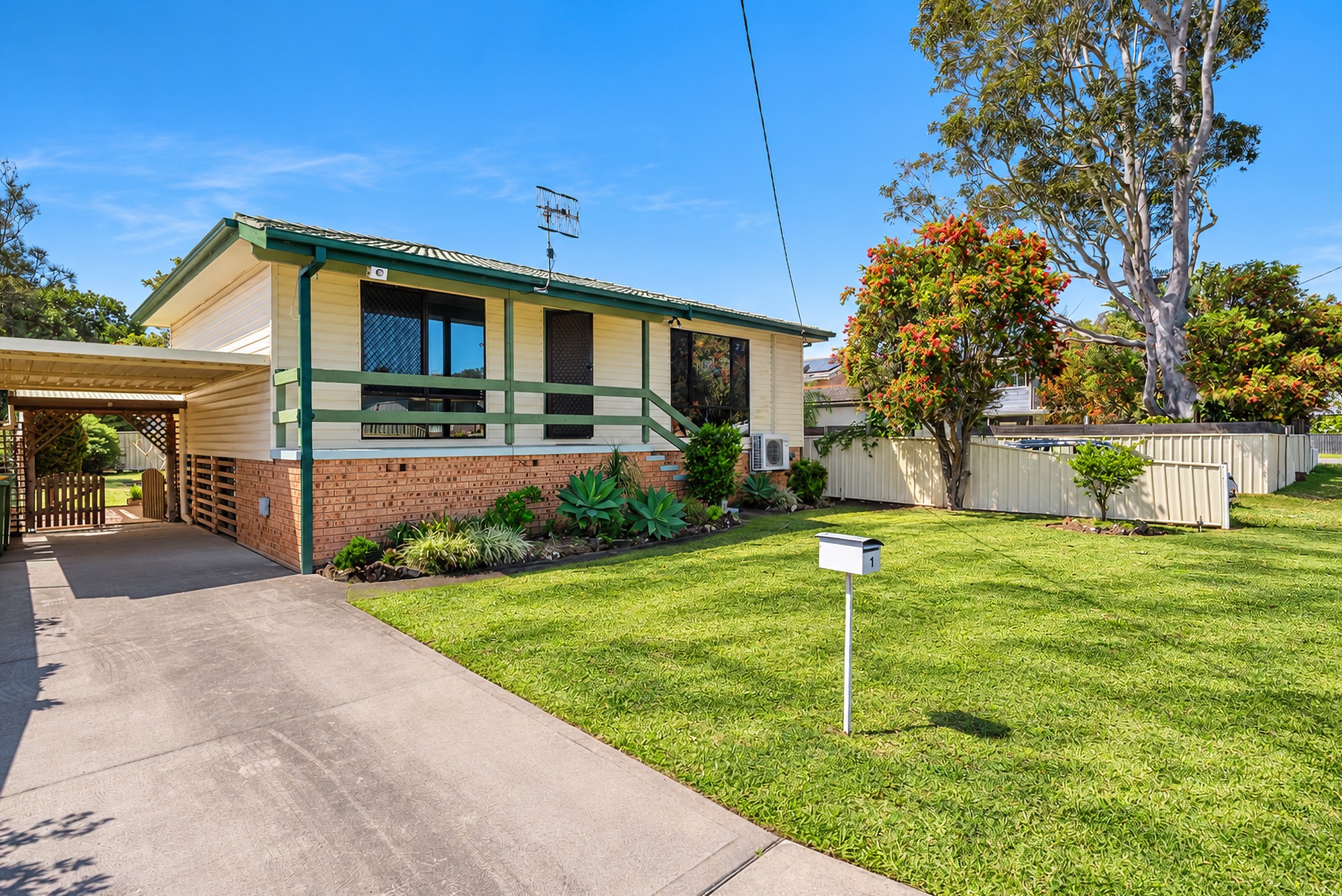 1 Albatross Road, Berkeley Vale, NSW 2261