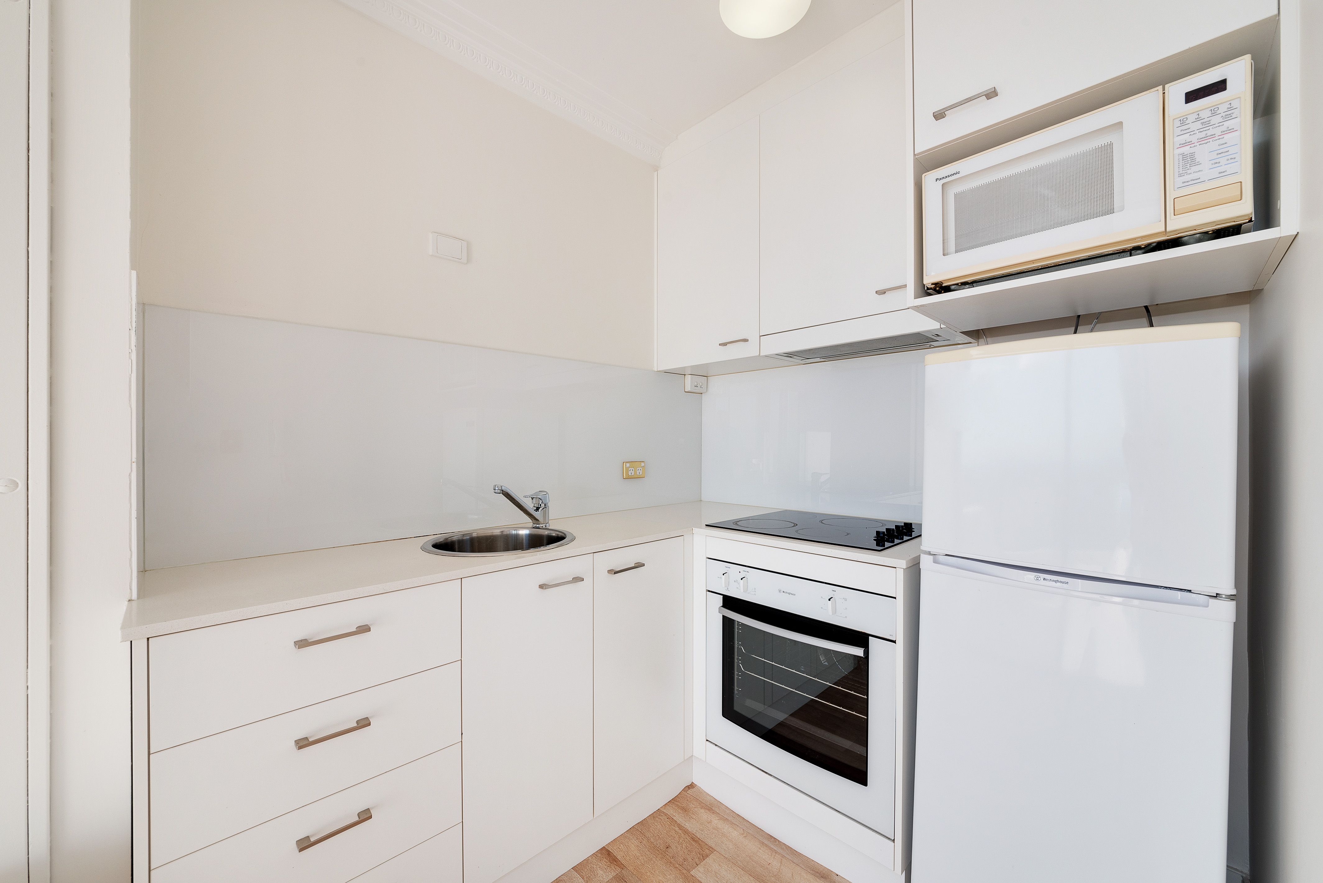 131/48 Alfred Street — photo 3 of 6