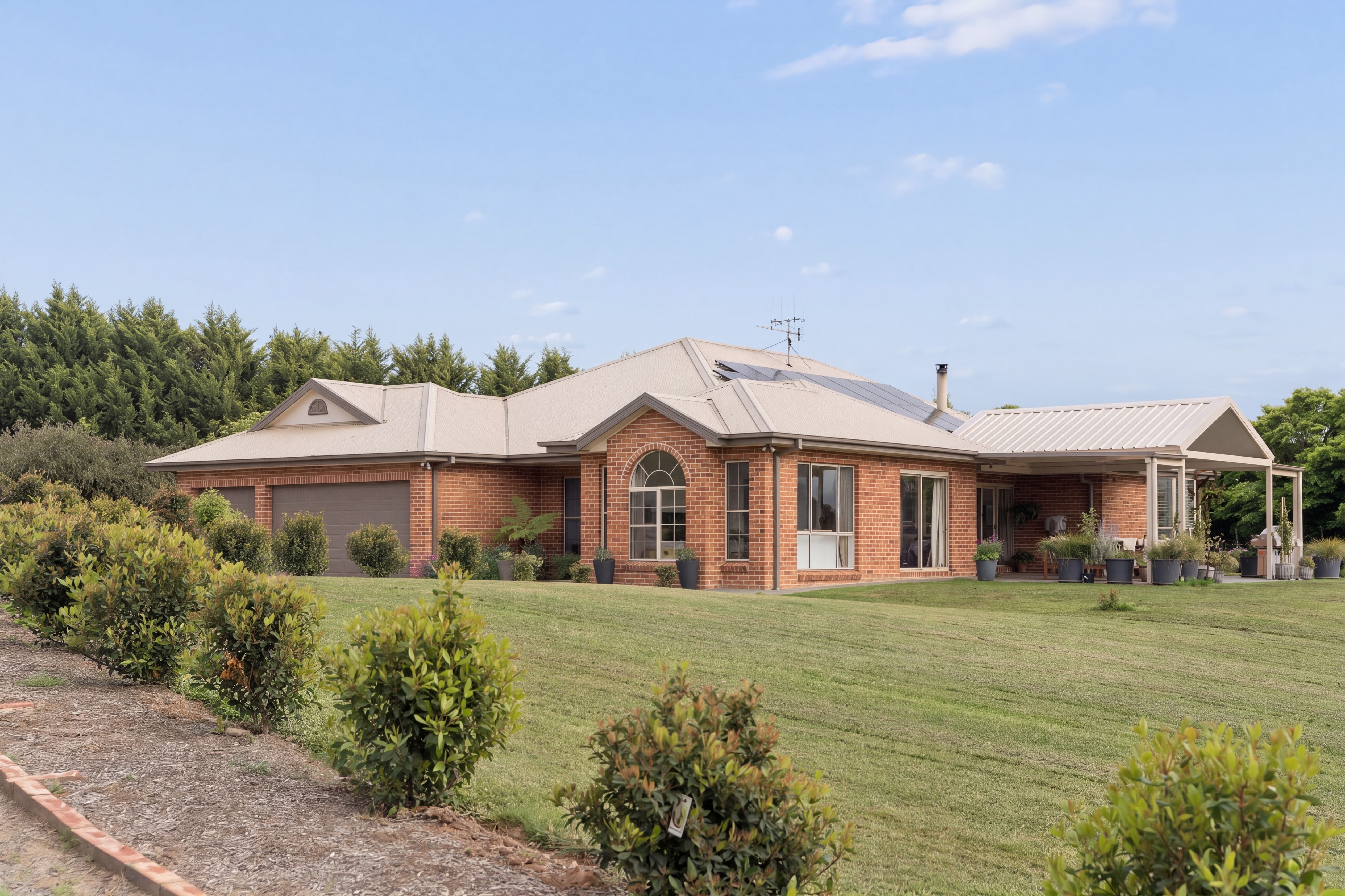 'The Finches', 7 Galloway Place — photo from Ray White Rural Yass