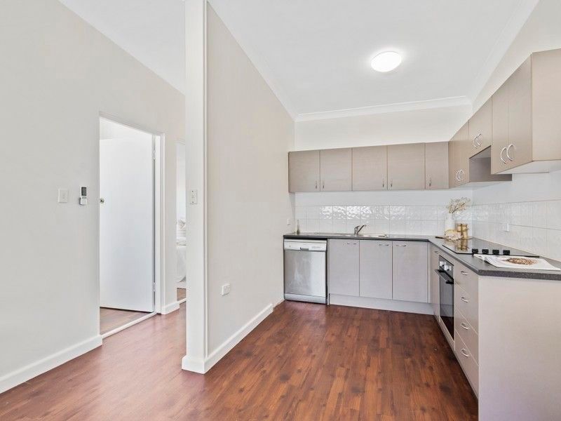 4/104 Henderson Street — photo 7 of 19