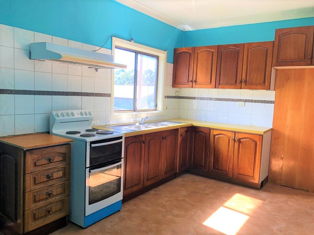 258 Northcliffe Drive, Lake Heights, NSW 2502