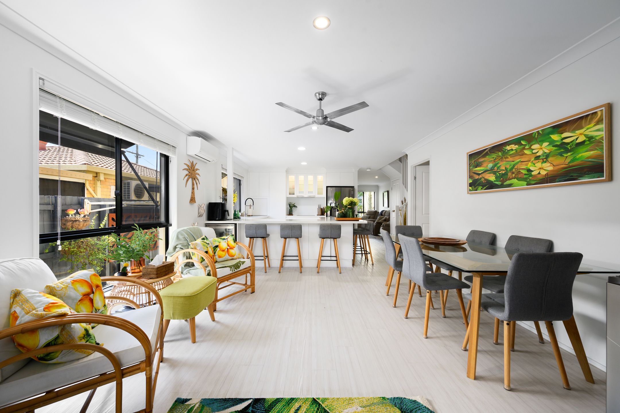 2/16 Eider Avenue, Paradise Point, QLD 4216