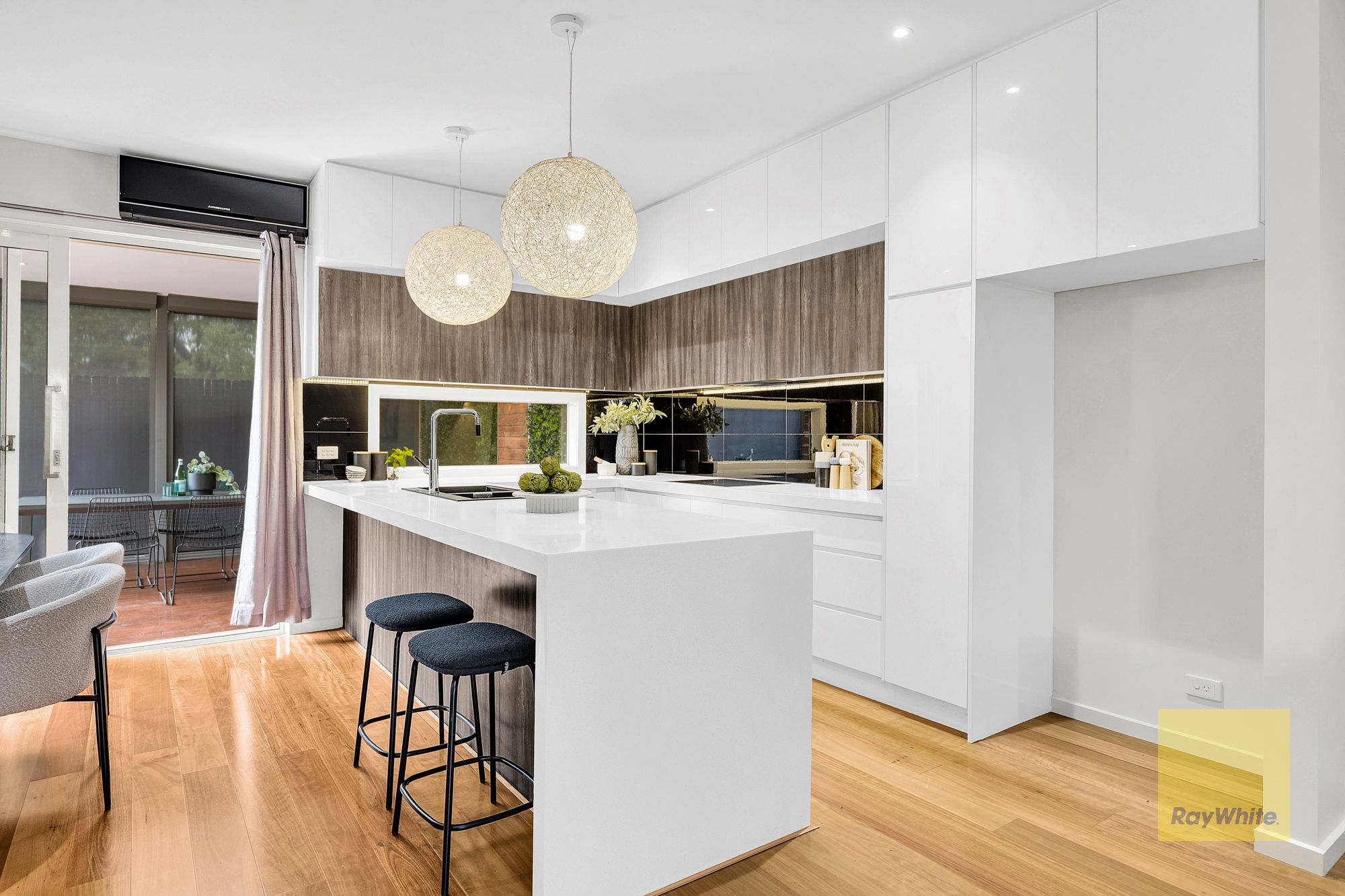 2/844 Ballarat Road — photo from Ray White Deer Park