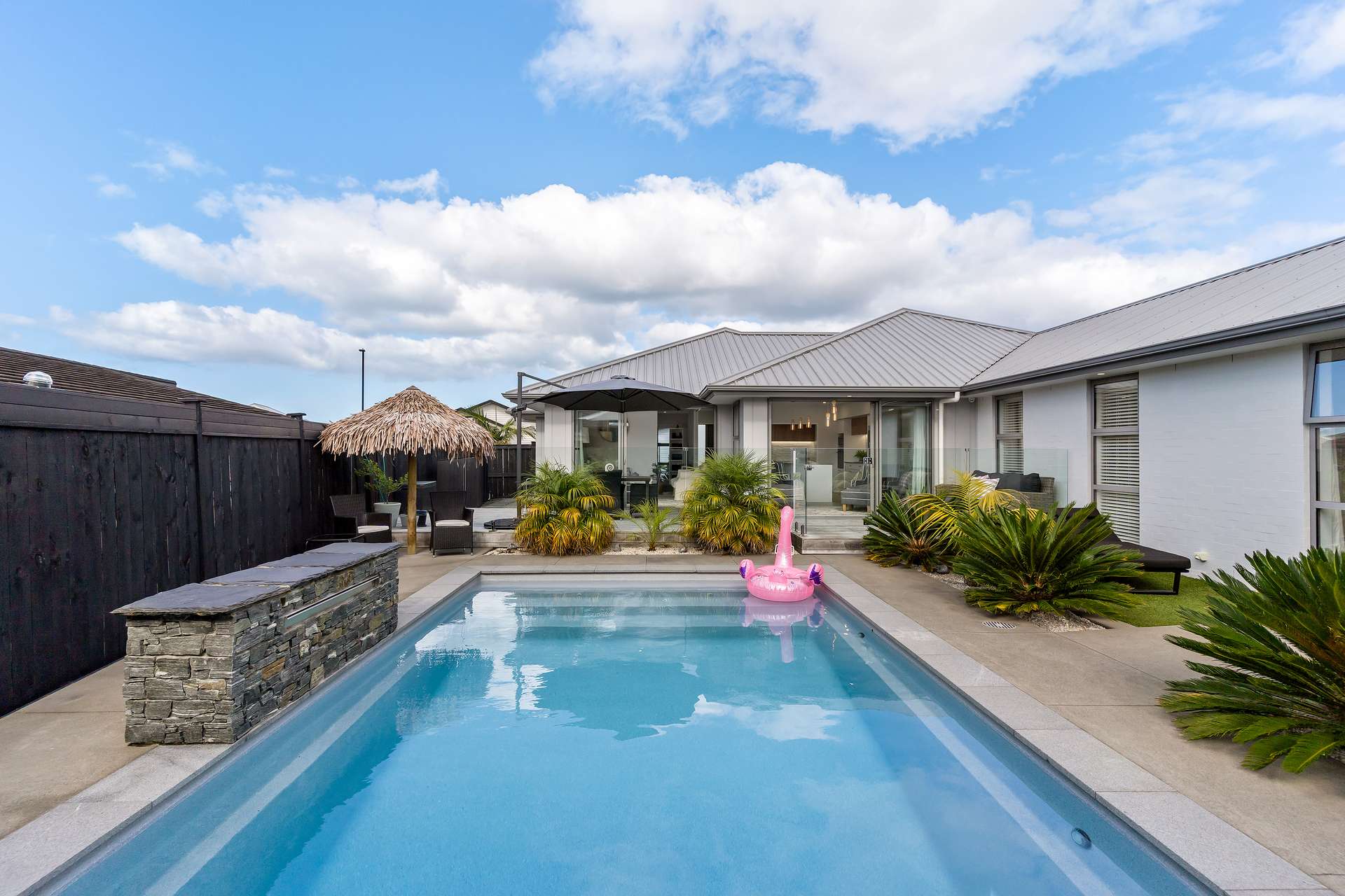 6 Davey Crescent photo 0