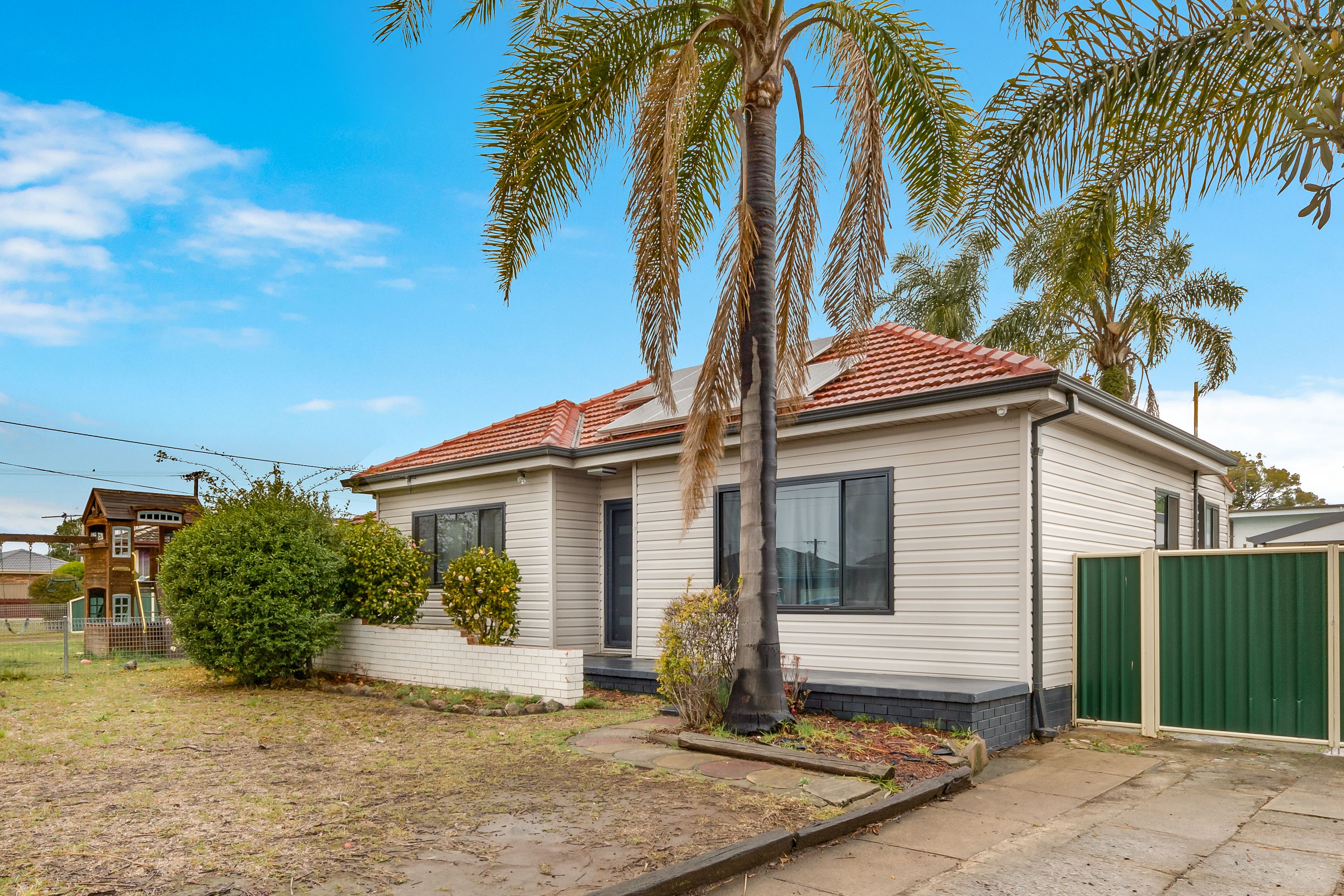 17 First Avenue, Macquarie Fields, NSW 2564