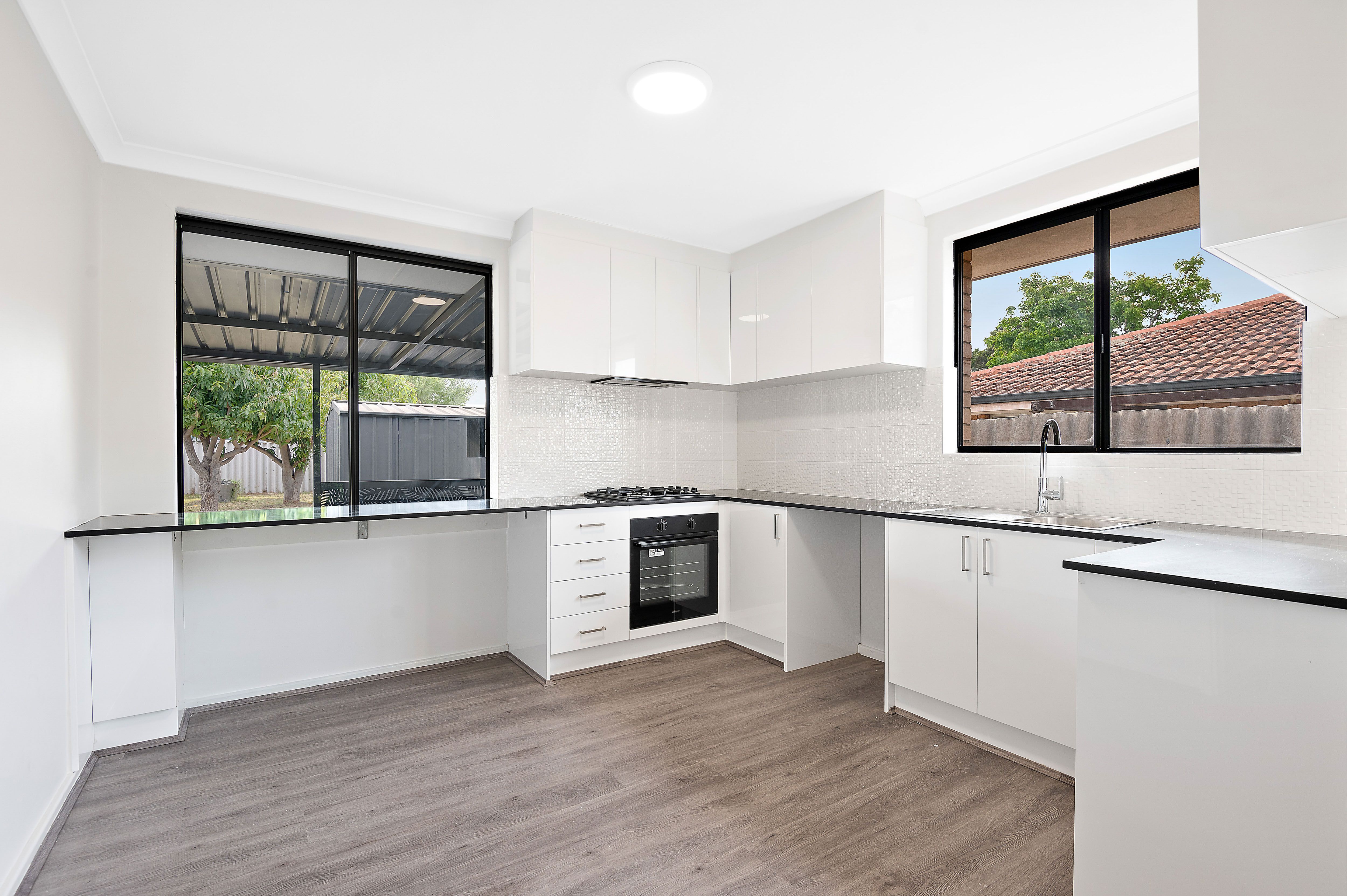11 KINGSDOWN Road, Maddington WA 6109