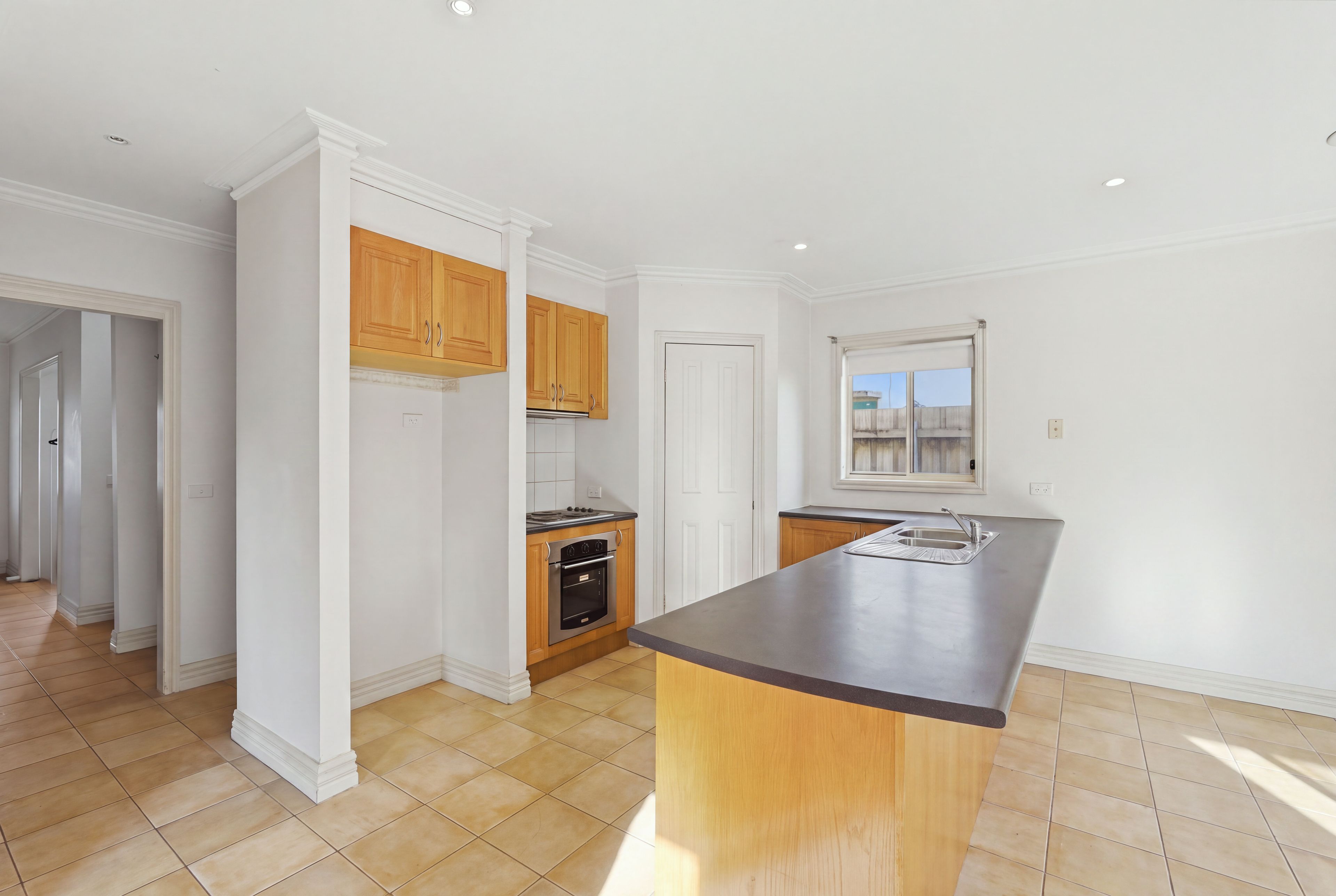 2/24 Riverside Avenue, Werribee, VIC 3030