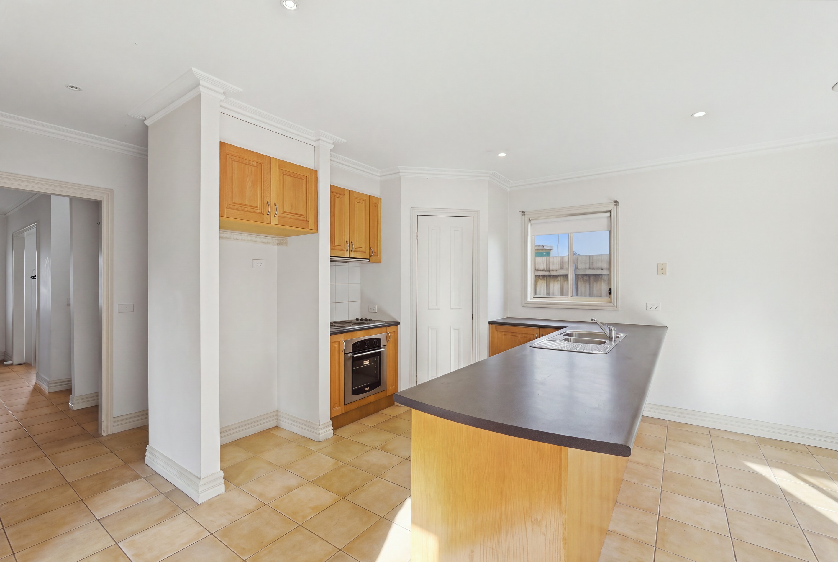 2/24 Riverside Avenue, Werribee, VIC 3030