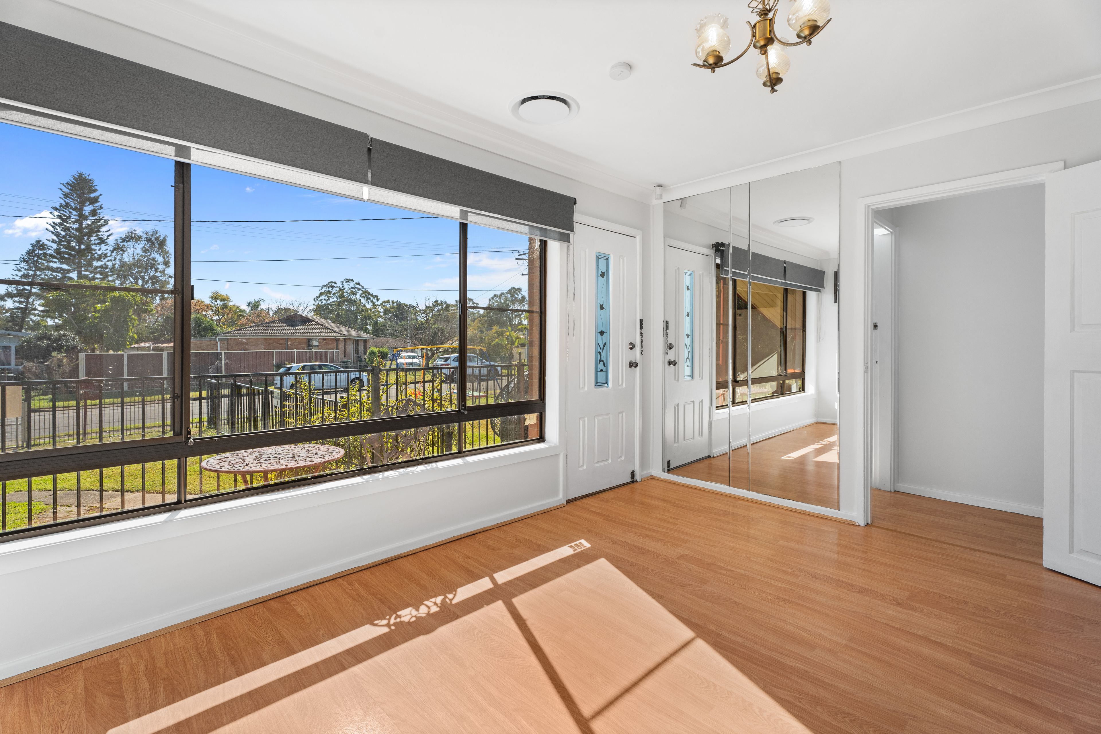 31 Riddell Crescent — photo 3 of 22