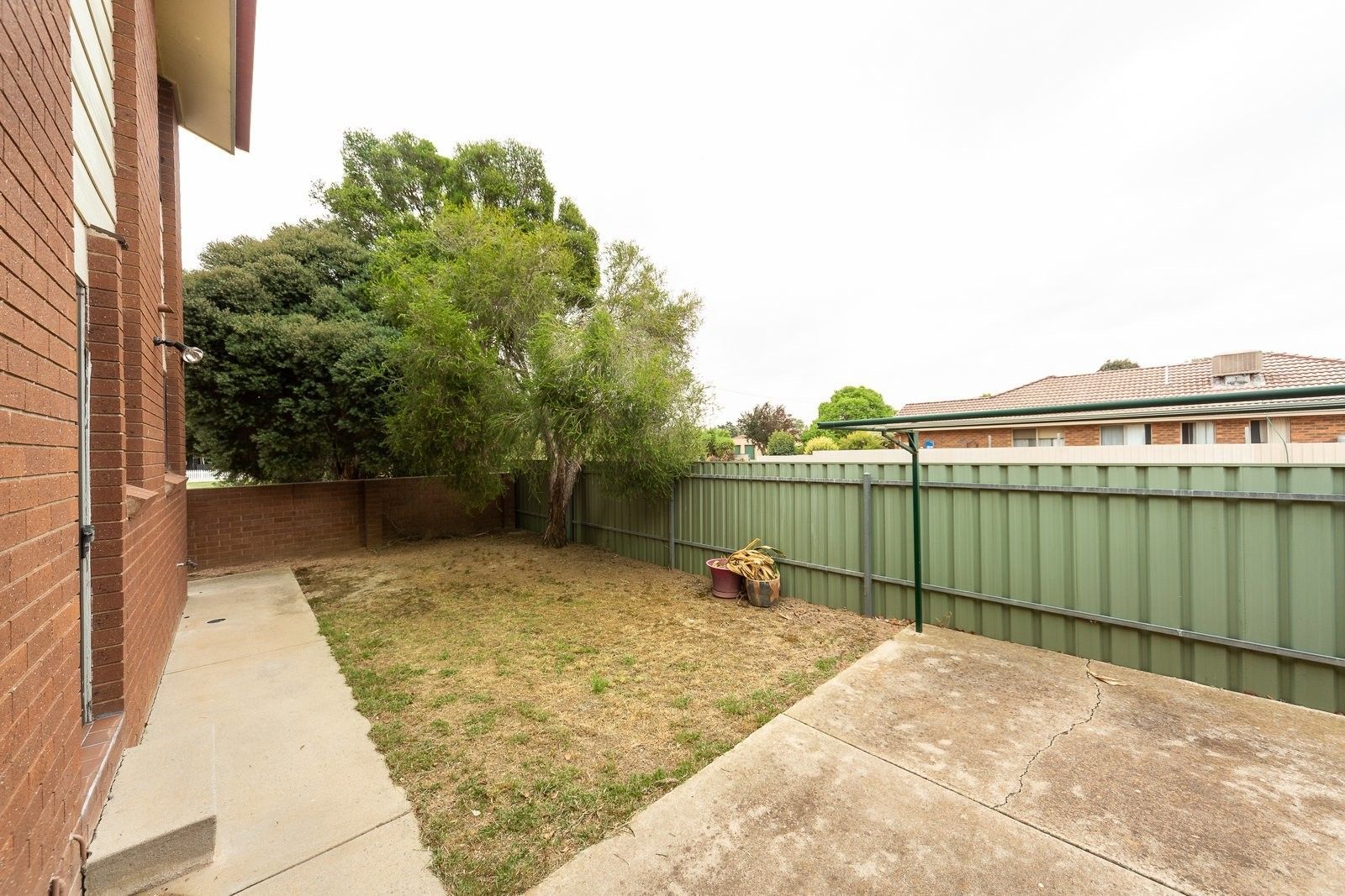 1/4 Sunnyside Crescent — photo 9 of 9