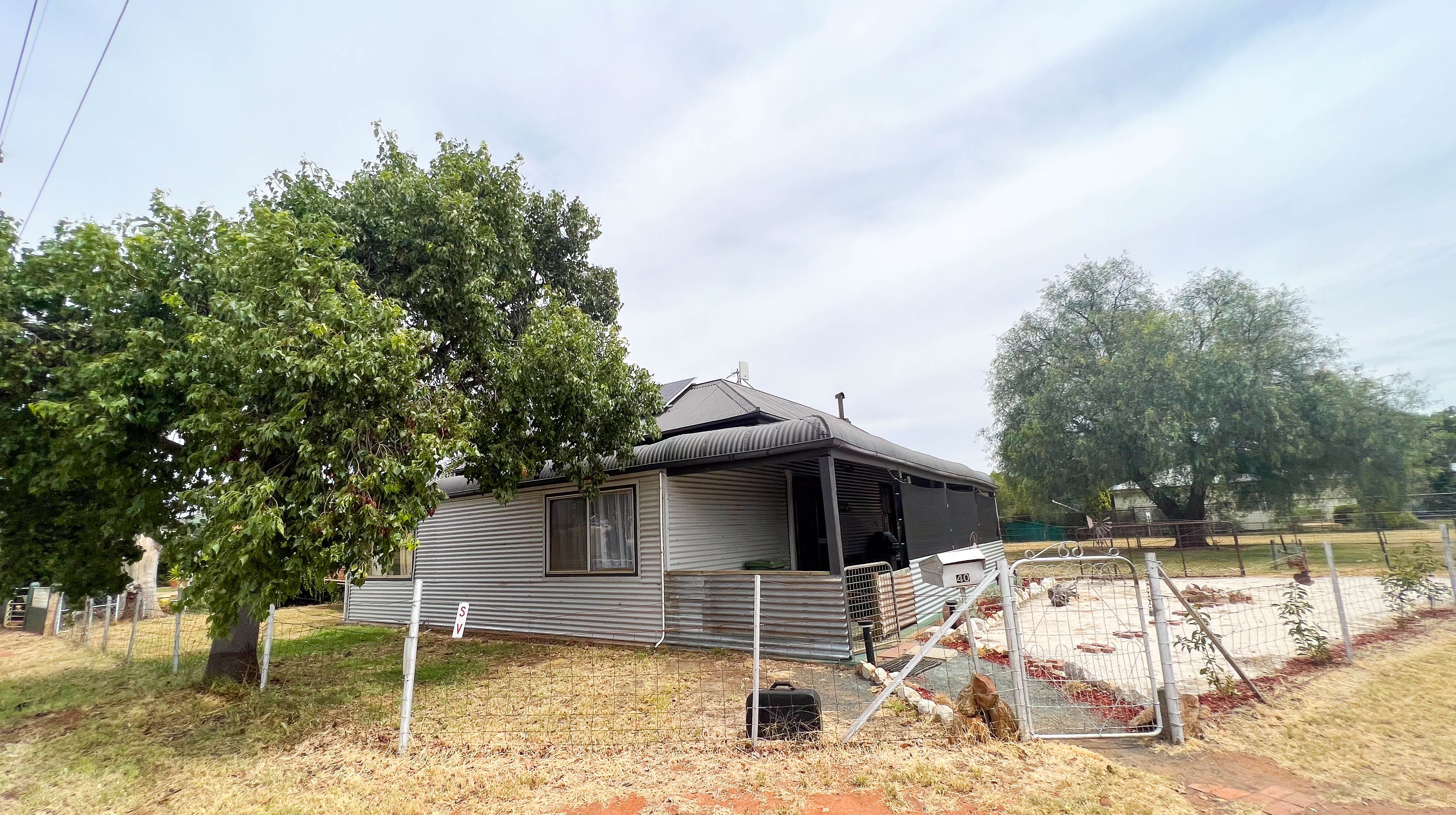 'Glenhurst Cottage' 40 Ungarie Street, Ungarie, NSW 2669
