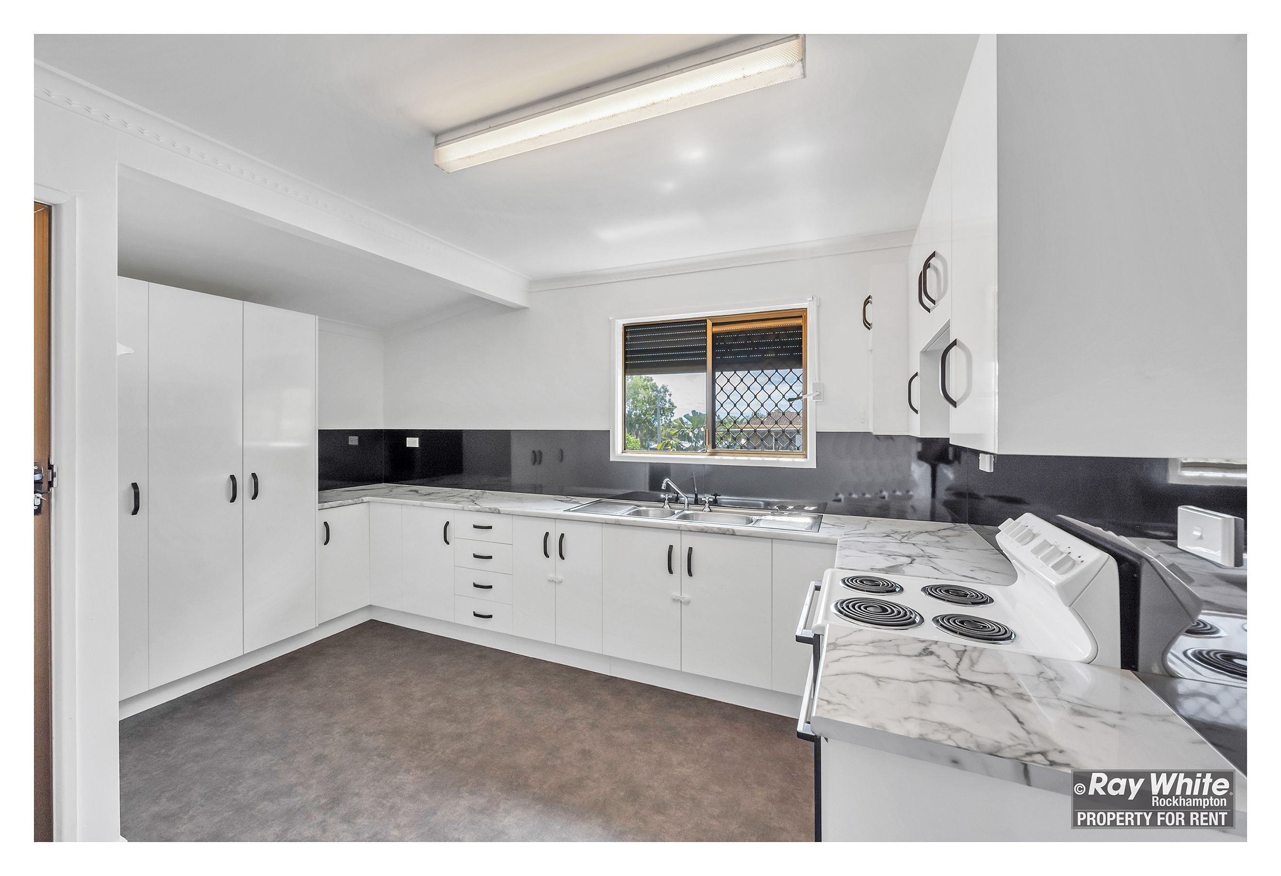 296 Bloxsom Street, Koongal, QLD 4701