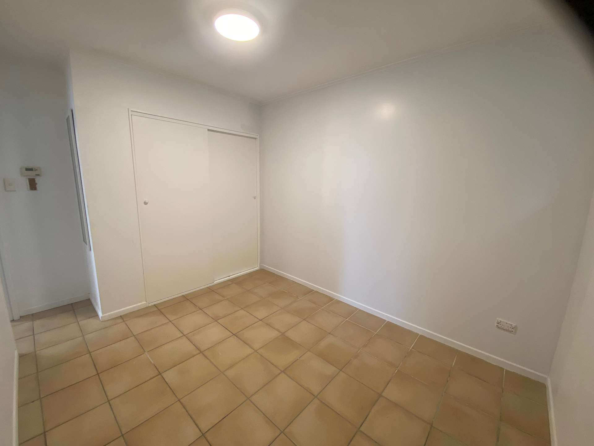 1/846 Beach Road photo 5
