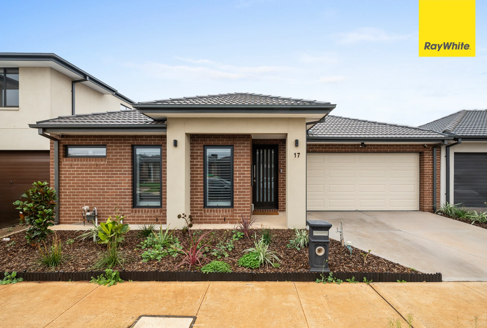 17 Neville Street, THORNHILL PARK, VIC 3335