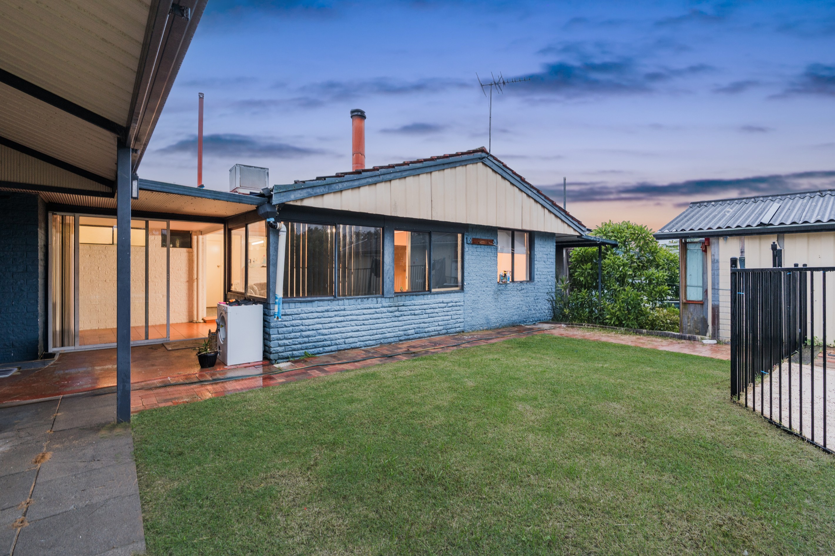23 Eighth Road, Armadale, WA 6112