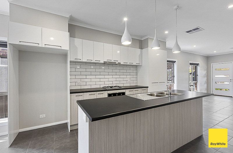 2/18A Macdougall Road, Golden Square, VIC 3555