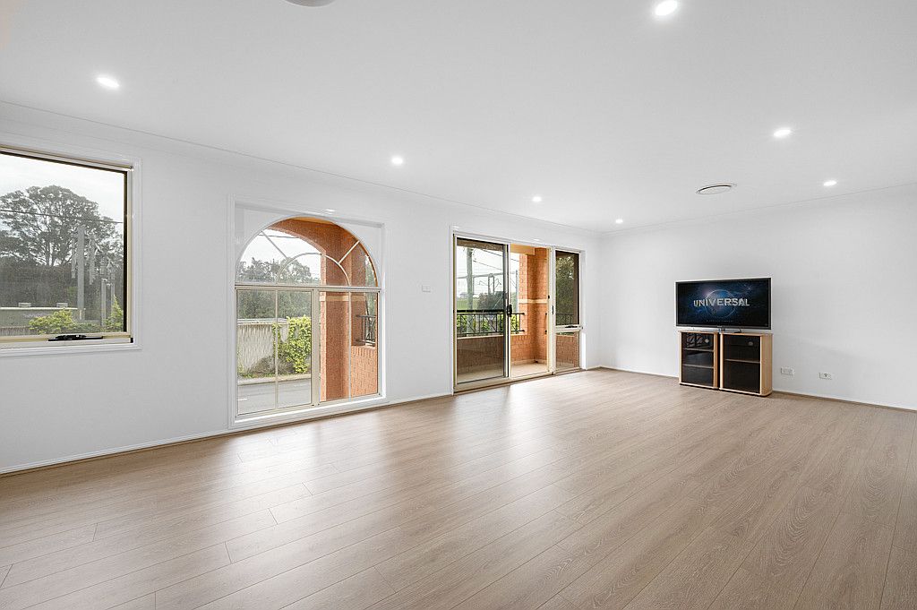 22 Railway Parade, Glenfield, NSW 2167