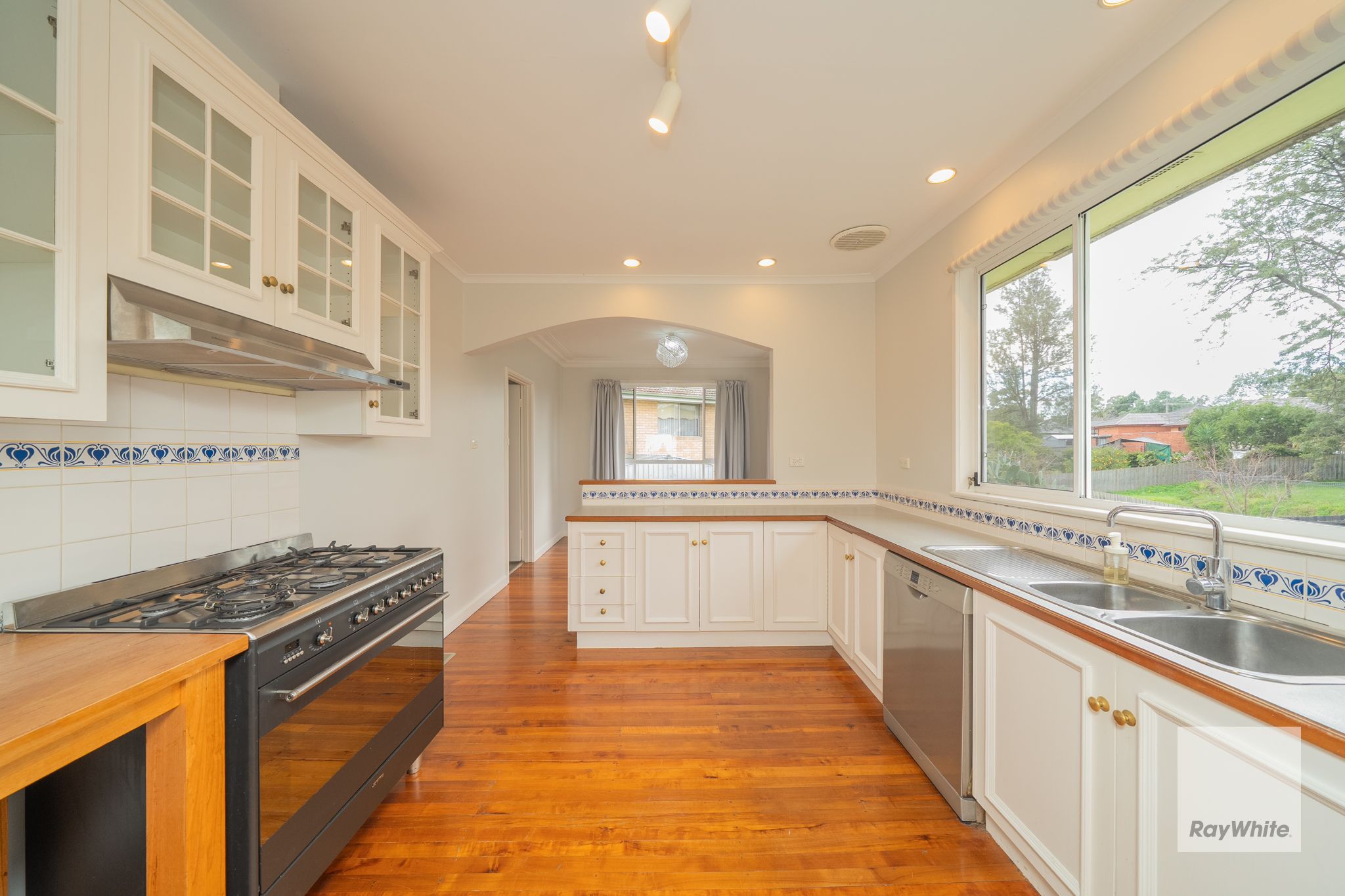 5 Amberley Court — photo 4 of 18
