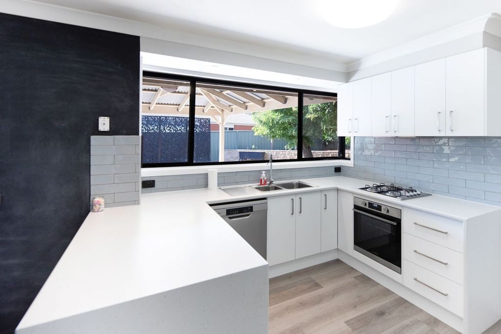 6 Meyer Place, Thurgoona, NSW 2640