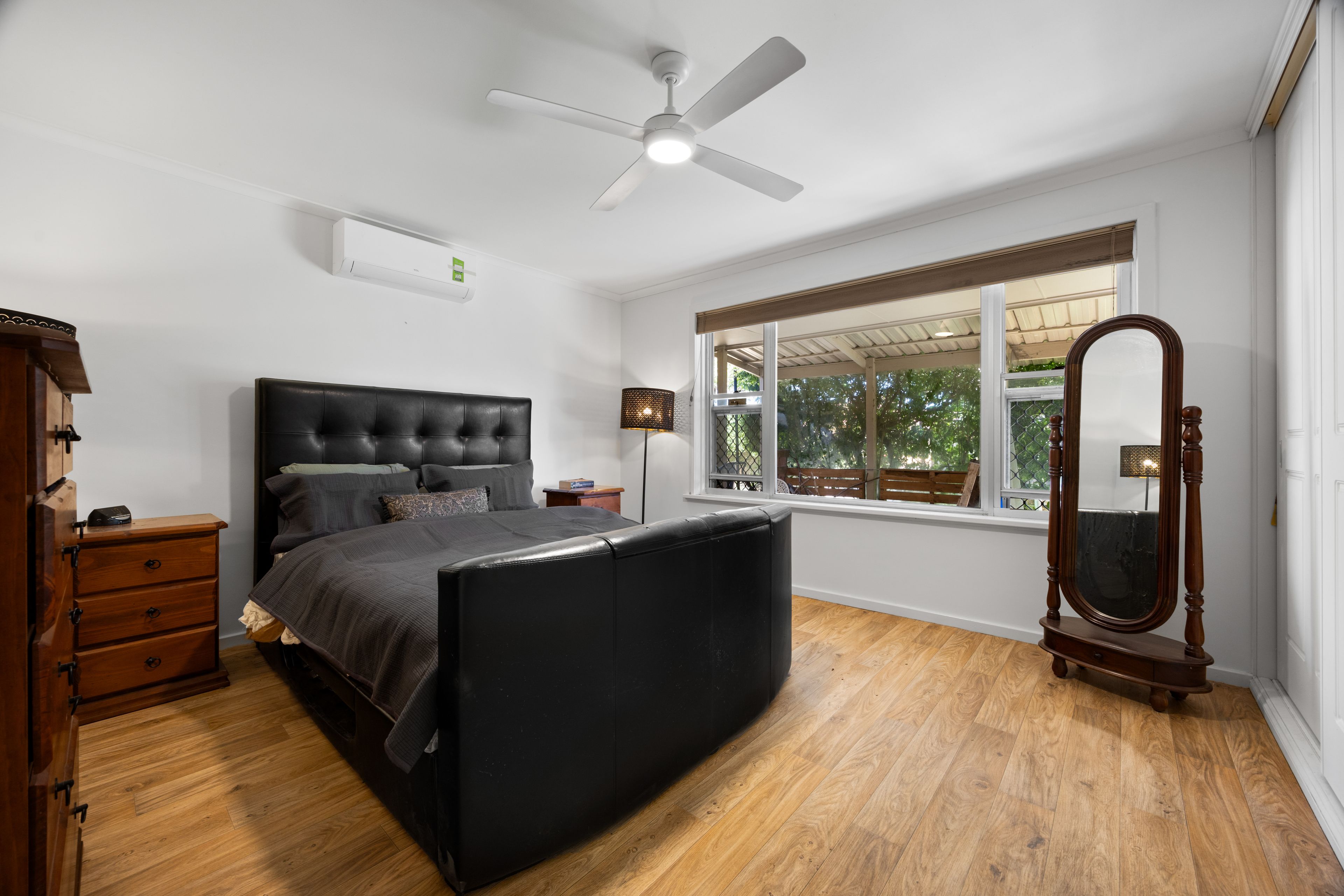 77 White Avenue — photo 8 of 13