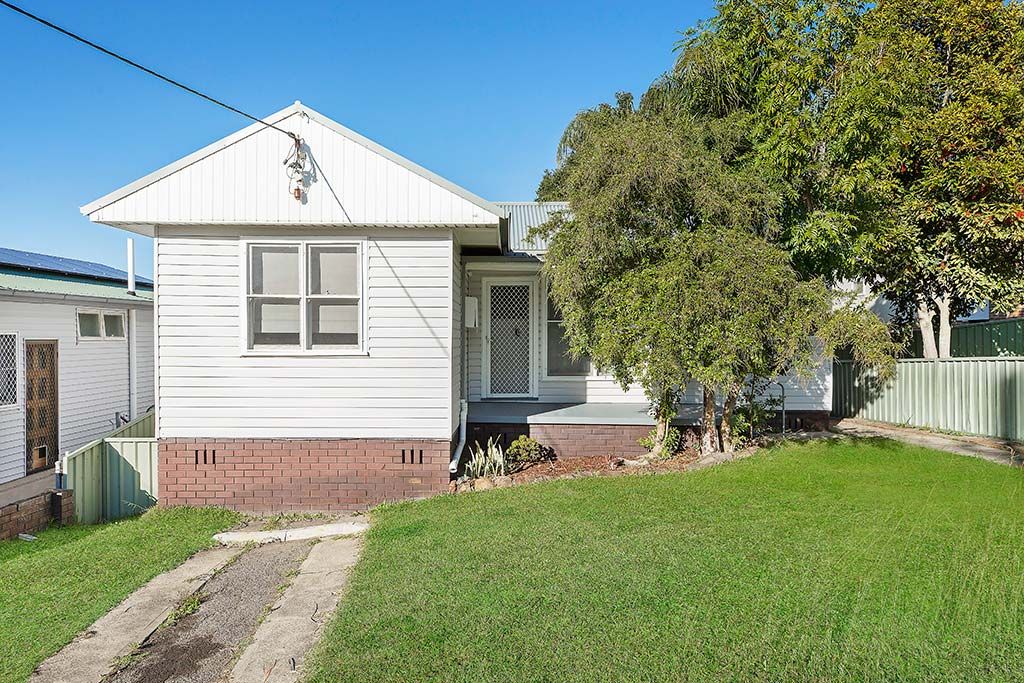 8 Macquarie Road, Fennell Bay, NSW Home For Rent • Ray White