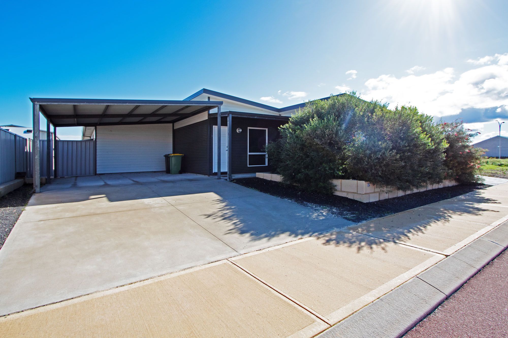 18 Parakeet Bend, Jurien Bay, WA 6516
