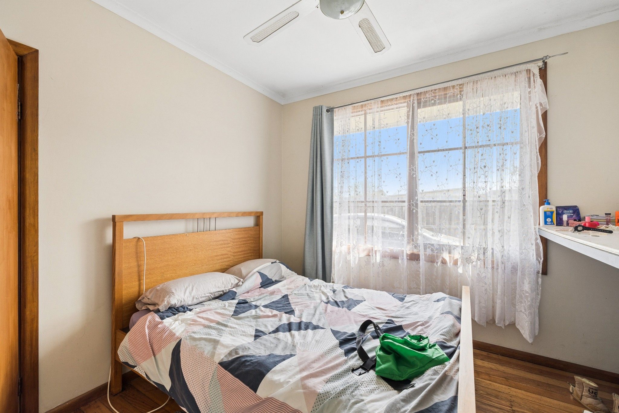 42 Centenary Crescent — photo 11 of 24
