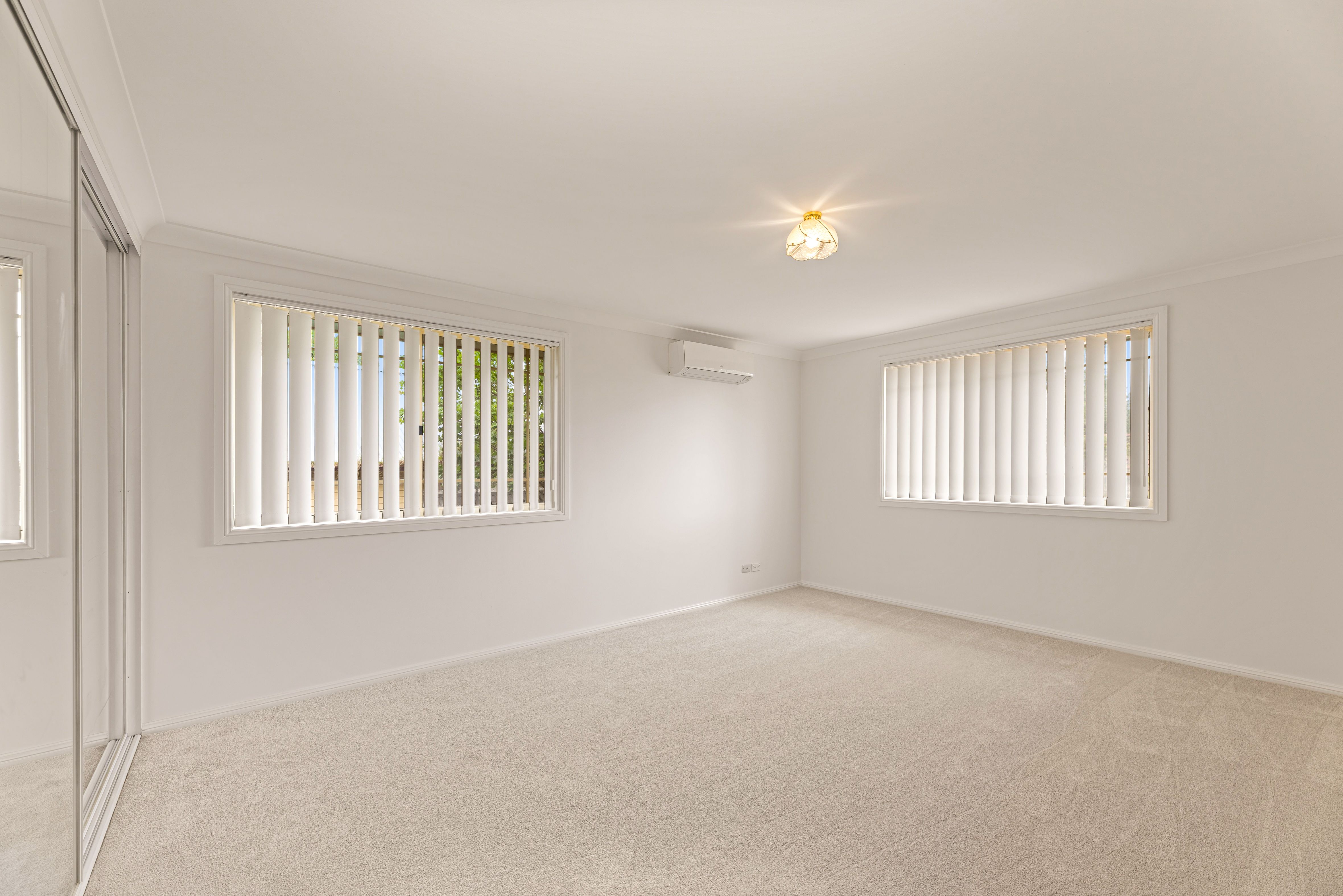 2/169-171 Waratah Street — photo 3 of 6