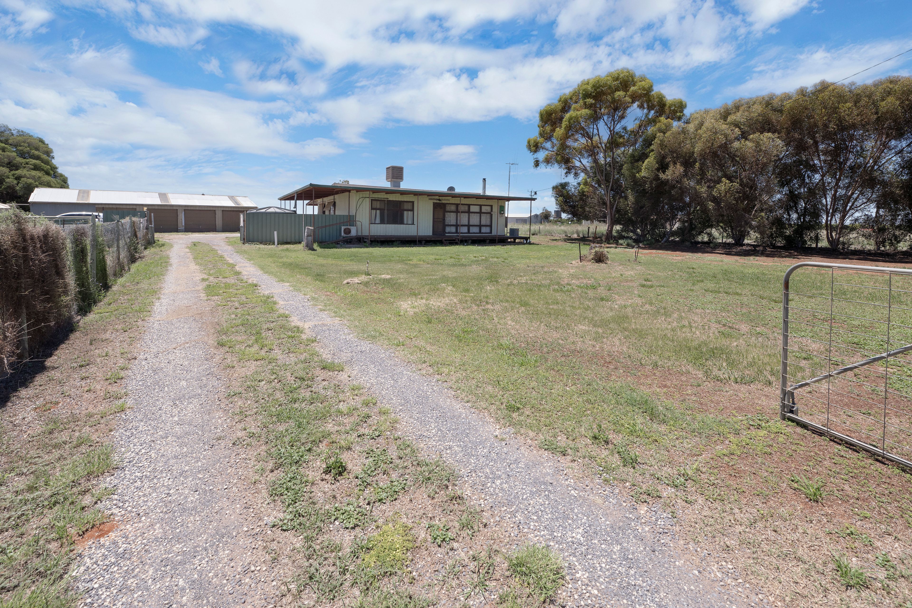220 Lake Road, Woorinen VIC 3589