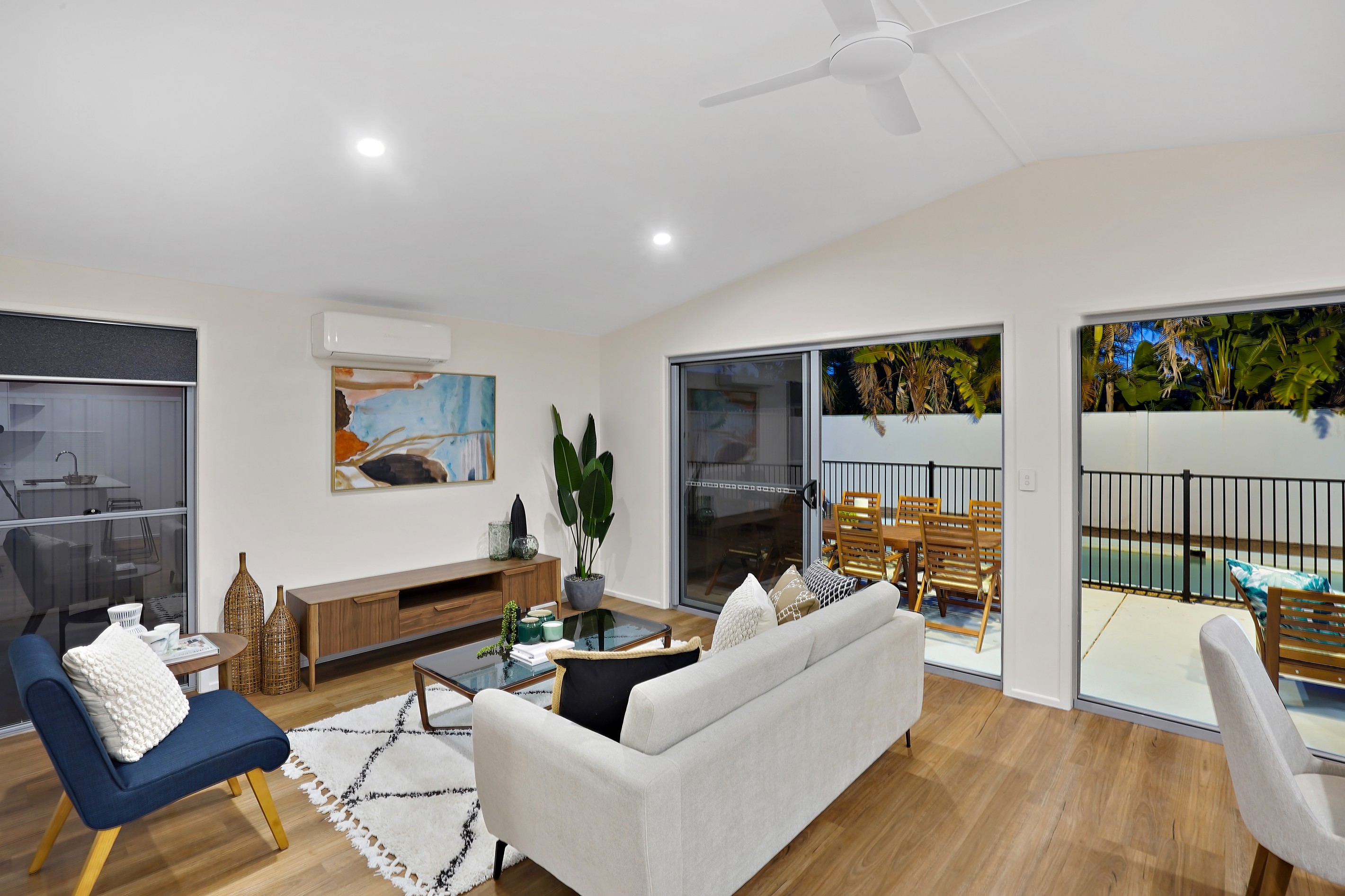 6 Coogeen Street, Sorrento, QLD 4217