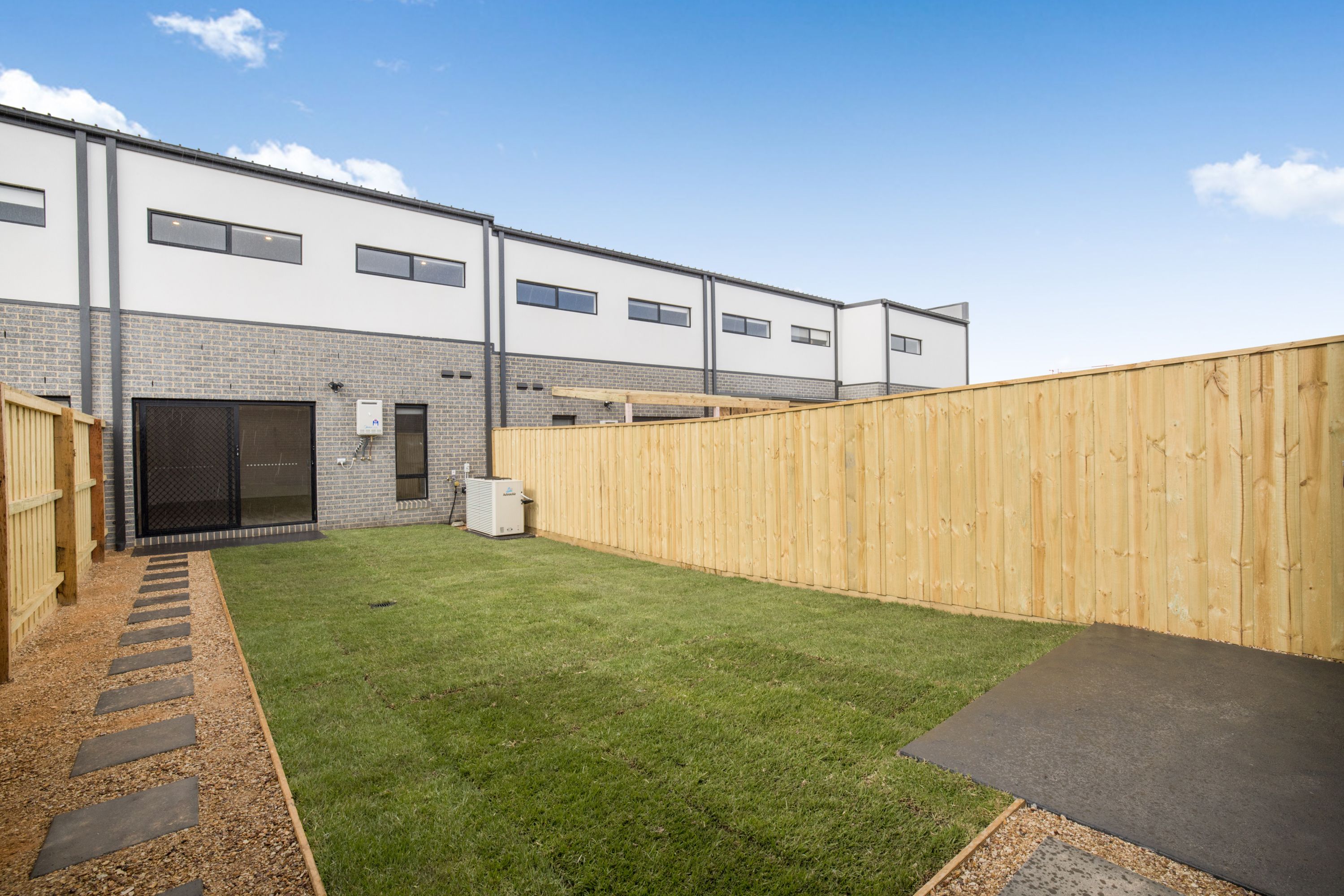 6 Vendeen Walk, Clyde North, VIC 3978