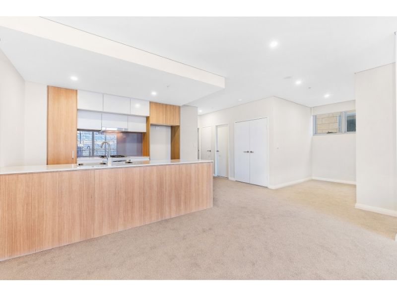 528/1 James Street — photo 3 of 10